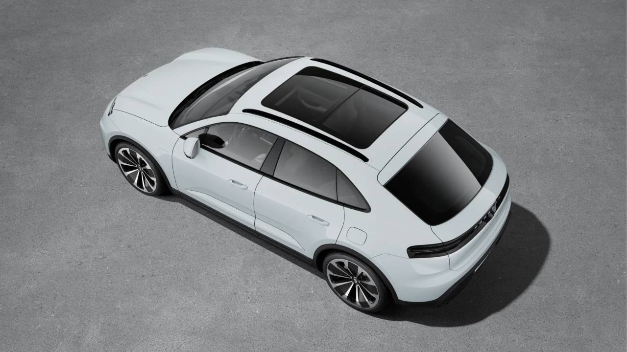 2025 Porsche Macan Electric photo 4