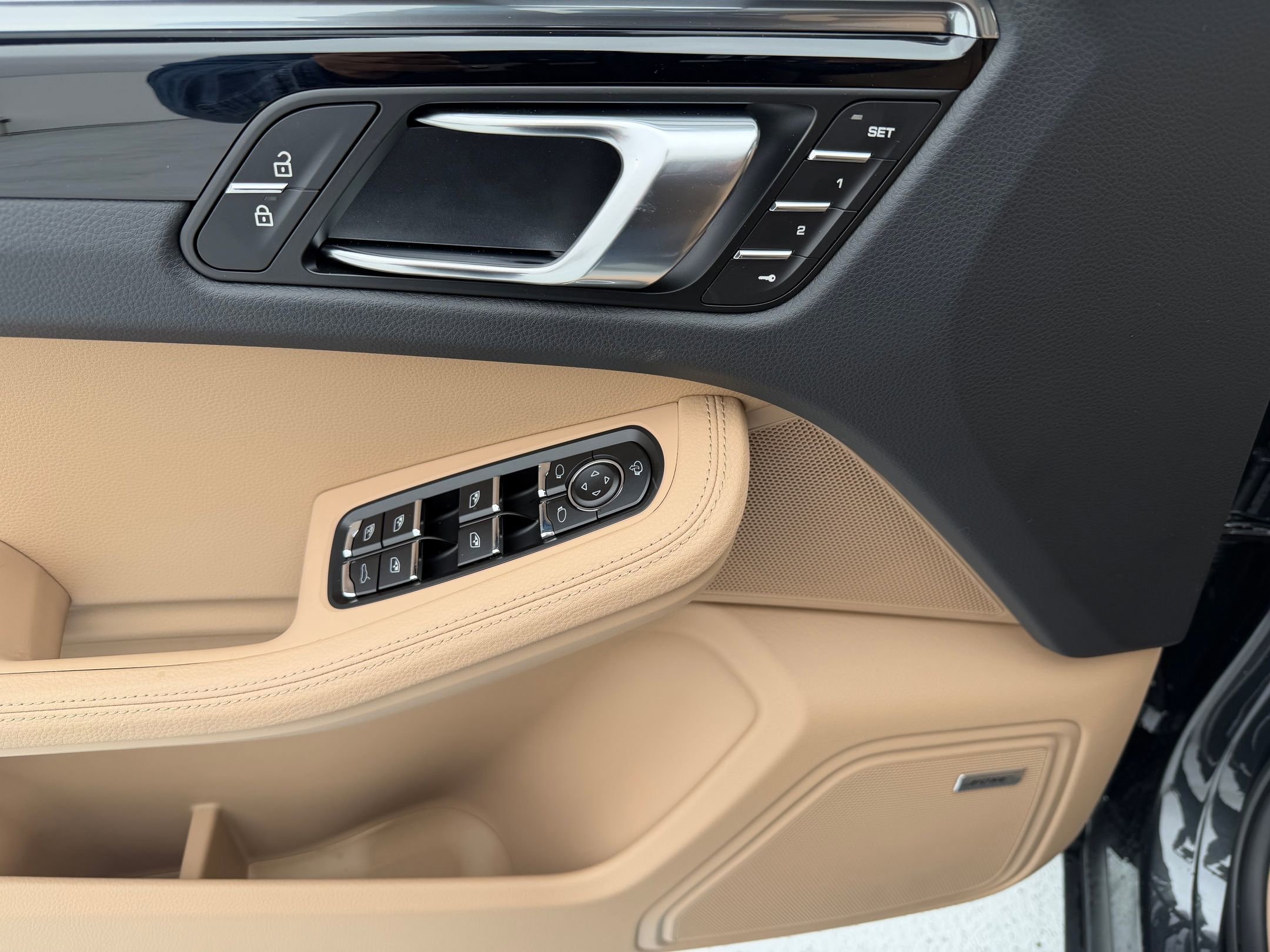 2026 Porsche Macan T - Photo 26