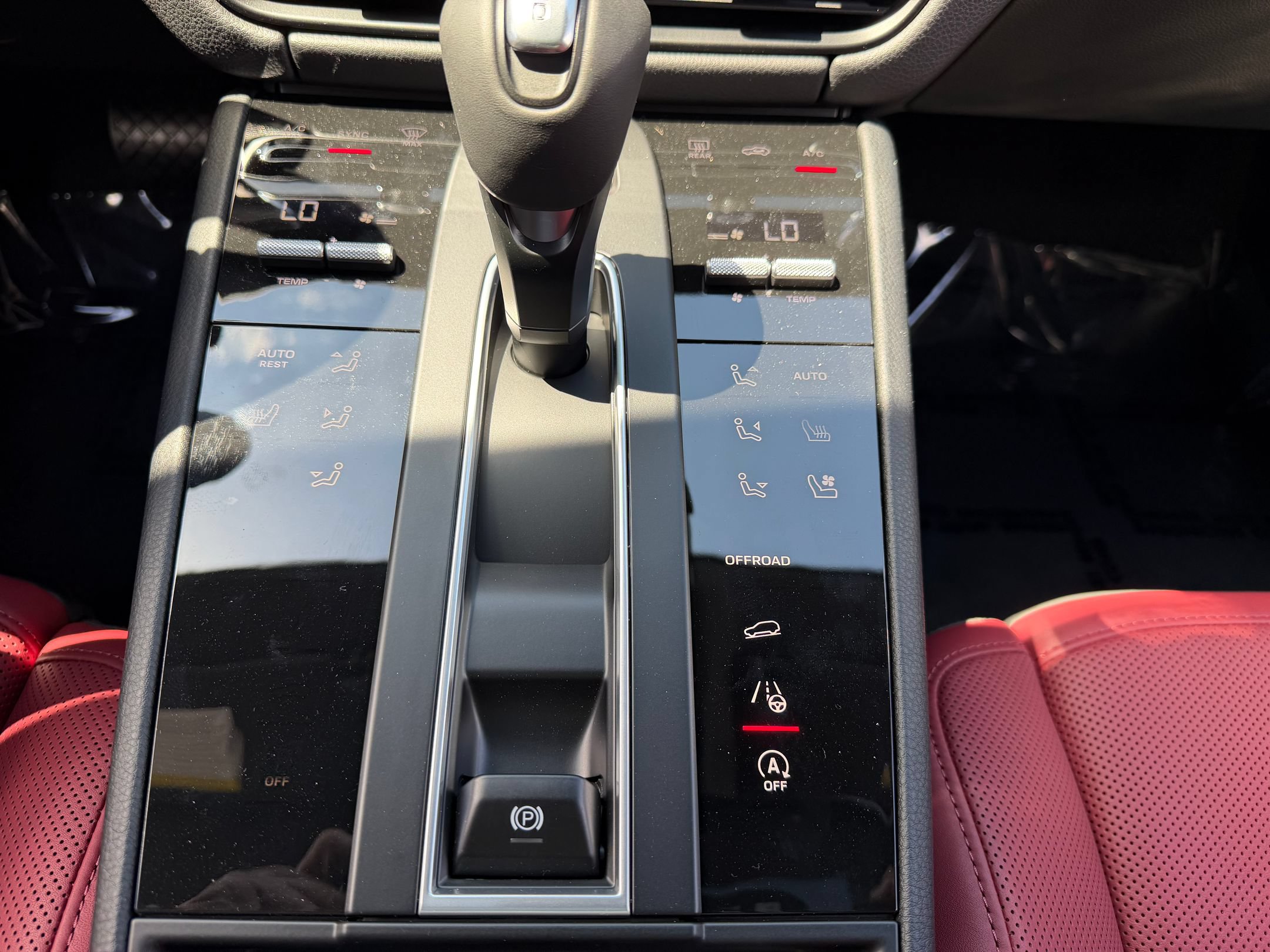 2026 Porsche Macan T - Photo 28