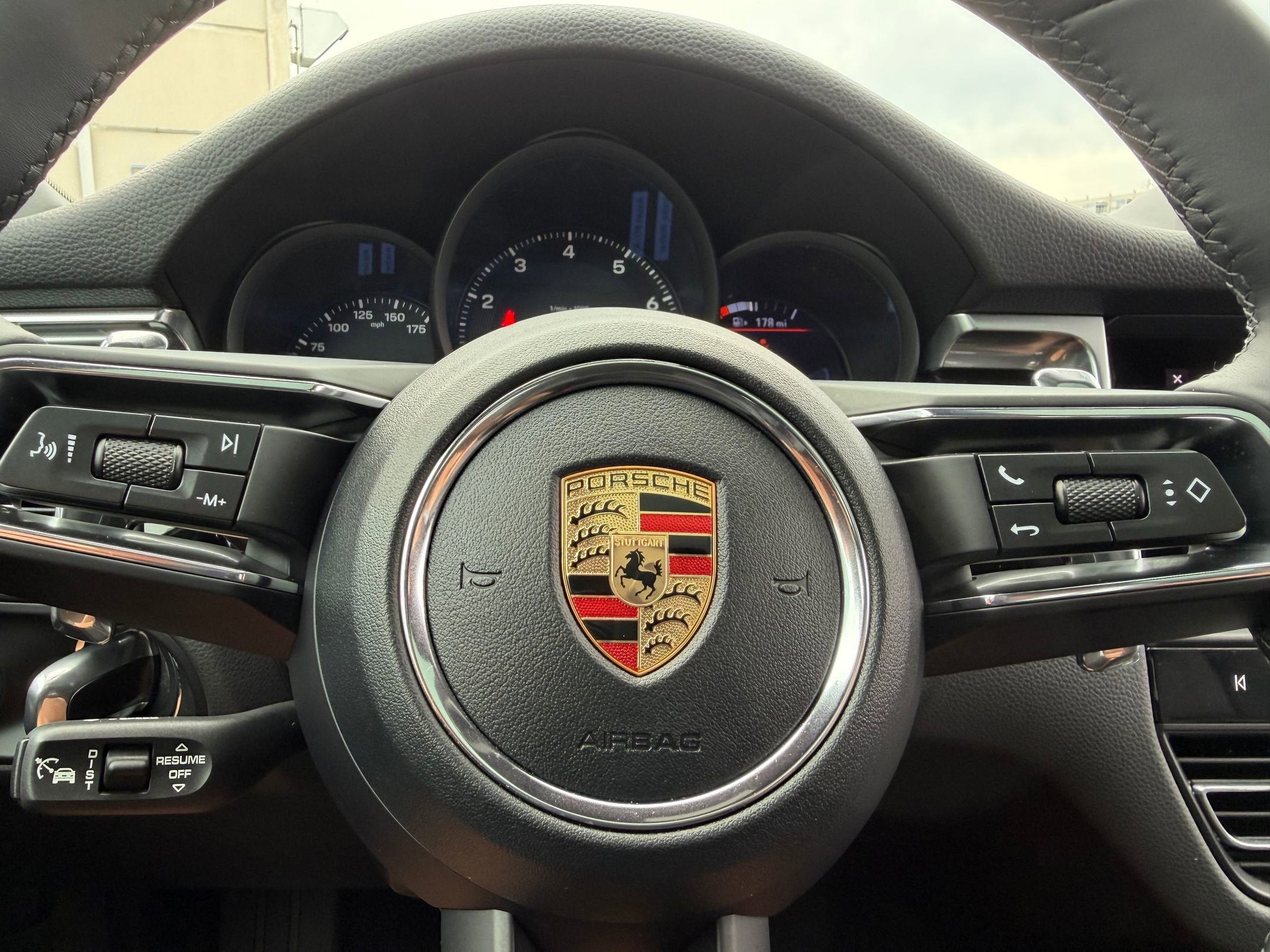 2026 Porsche Macan - Photo 33