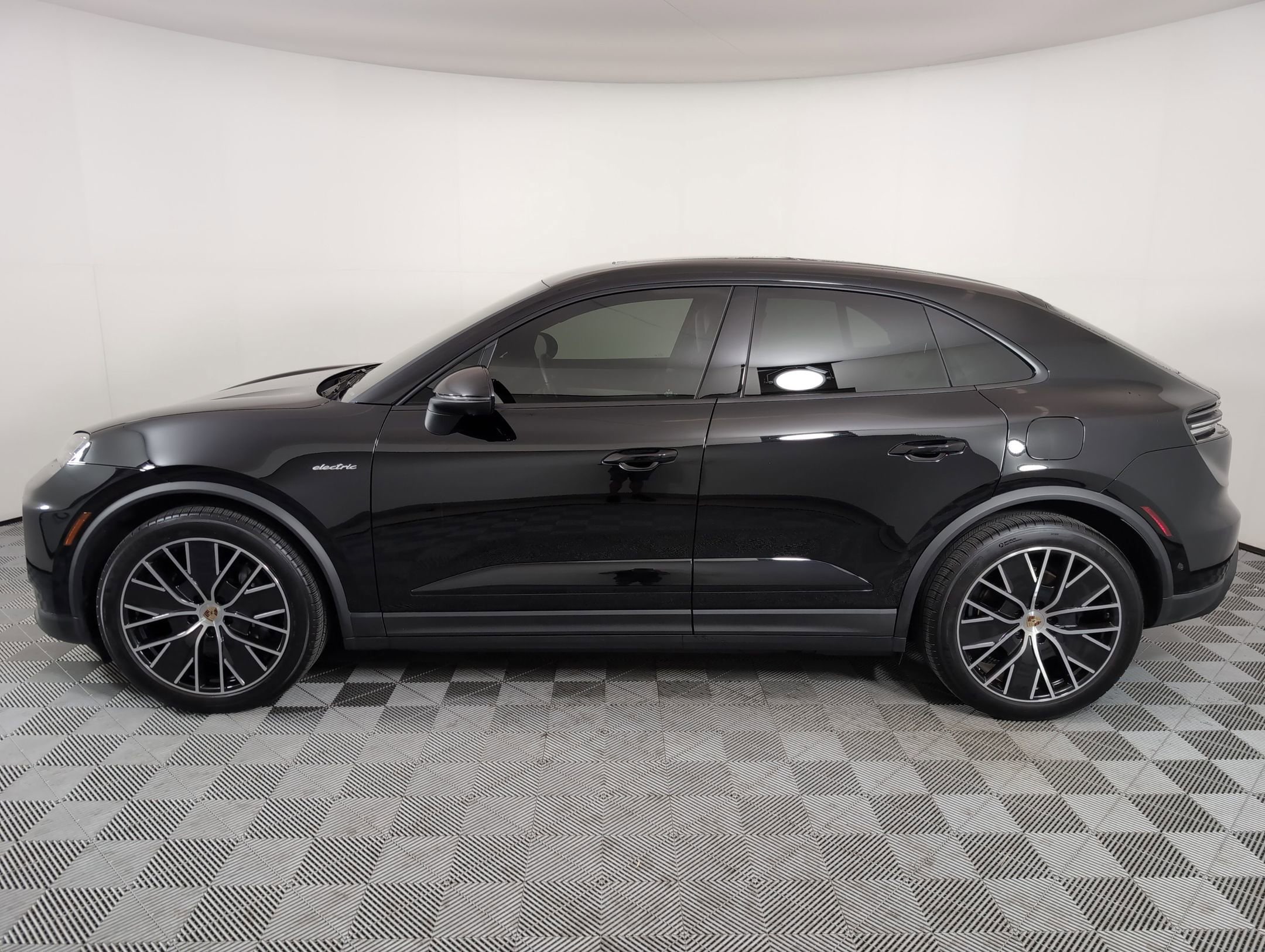 Certified 2024 Porsche Macan Base with VIN WP1AA2XA3RL001243 for sale in North Bethesda, MD