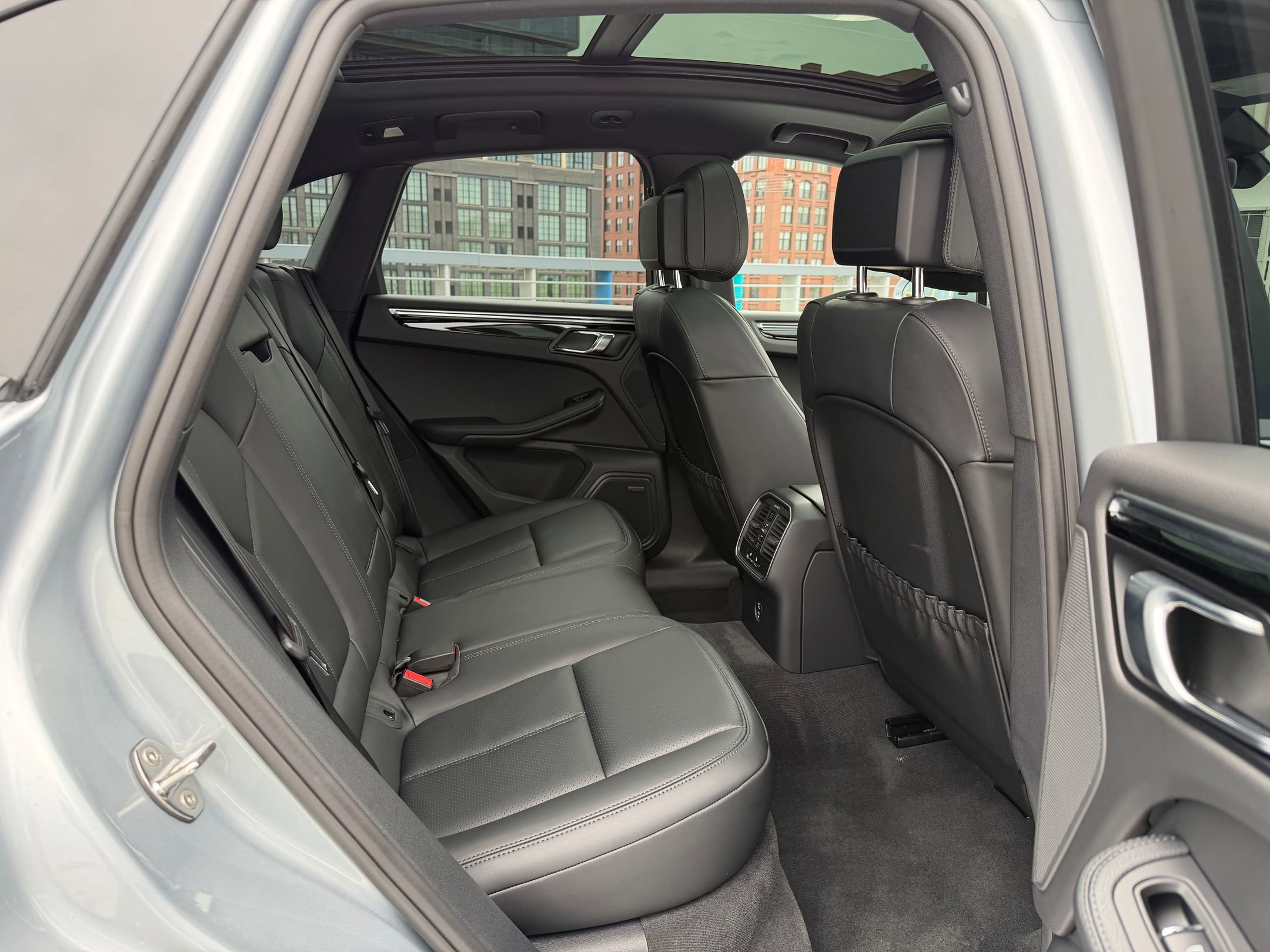 2026 Porsche Macan - Photo 20