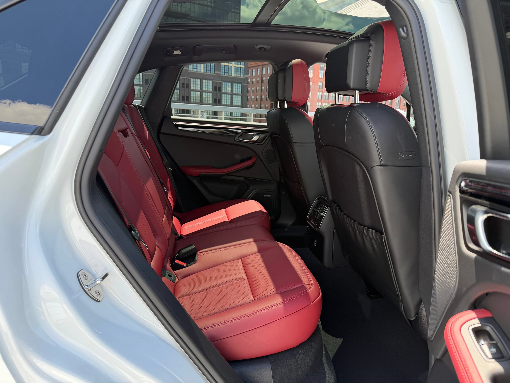 2026 Porsche Macan T - Photo 20