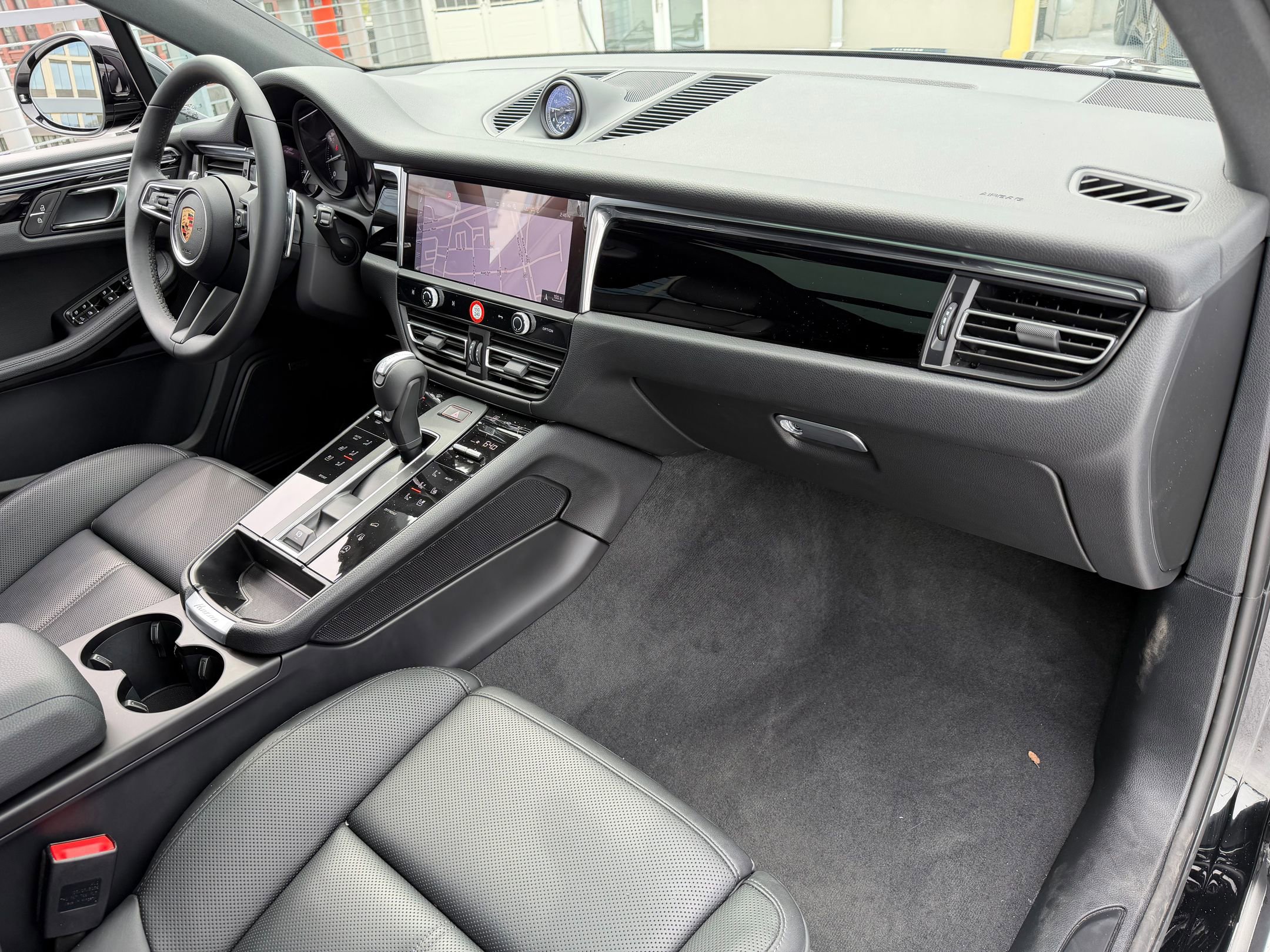 2026 Porsche Macan T - Photo 16