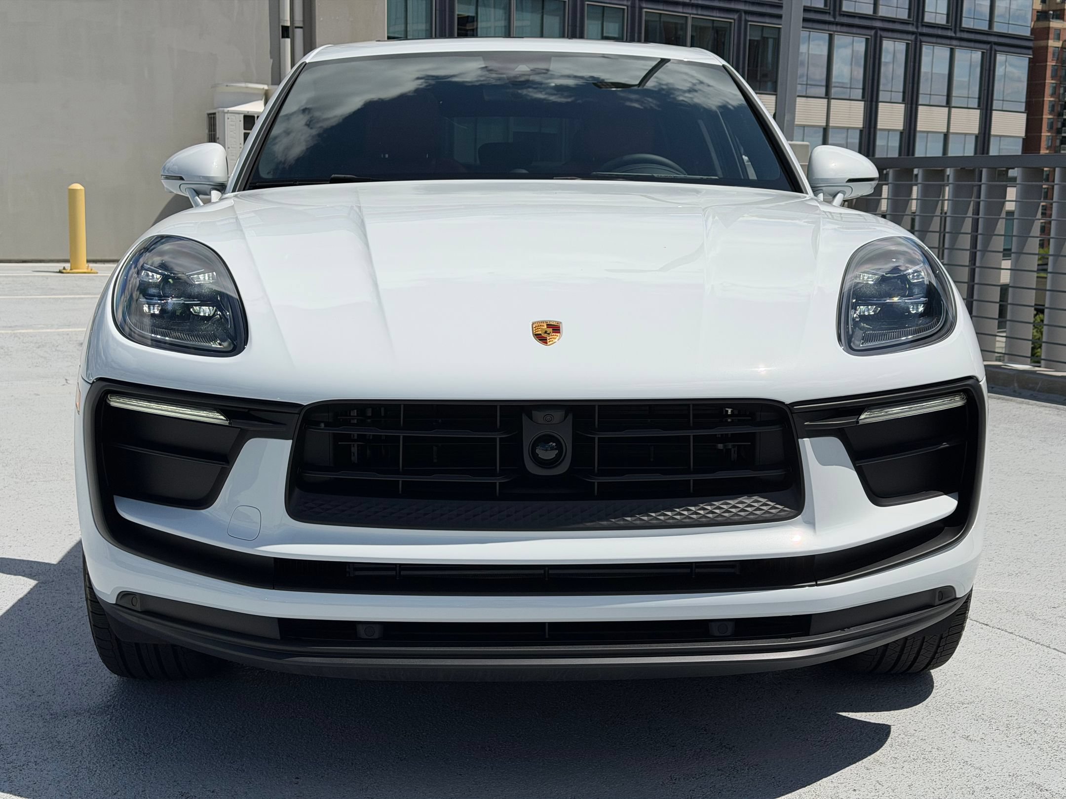 2026 Porsche Macan T - Photo 10
