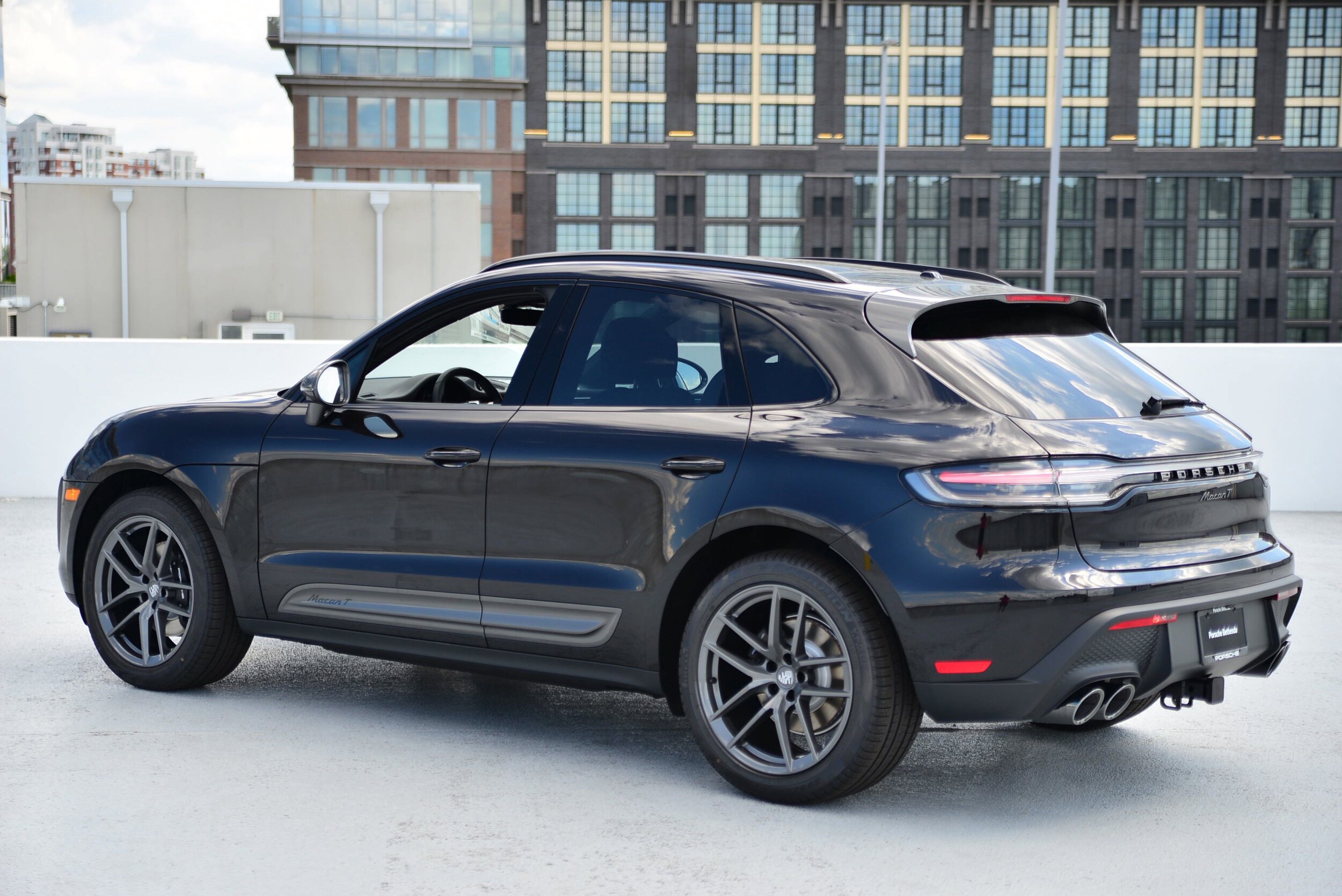 2025 Porsche Macan T photo 3