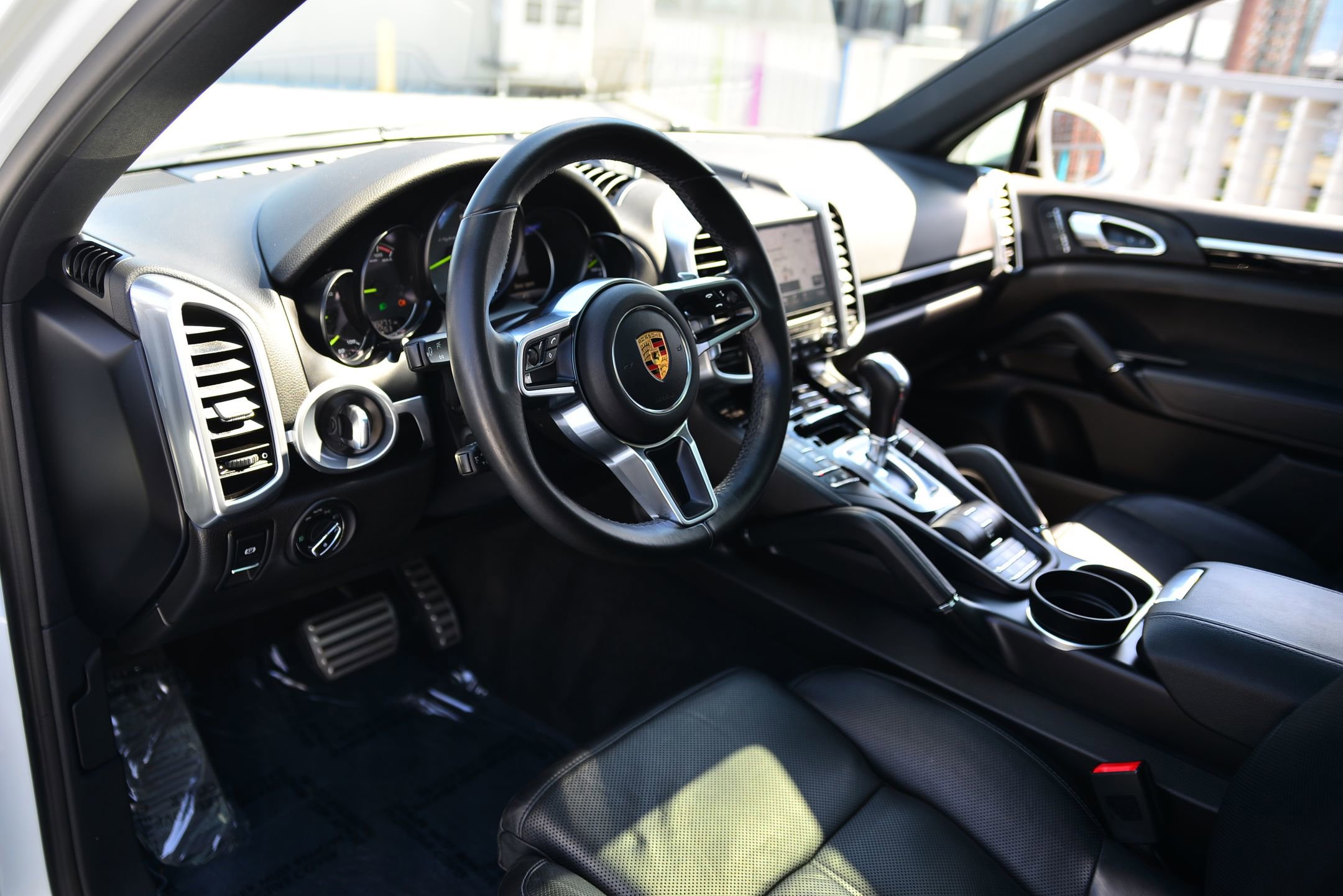 2017 Porsche Cayenne S E-Hybrid photo 4