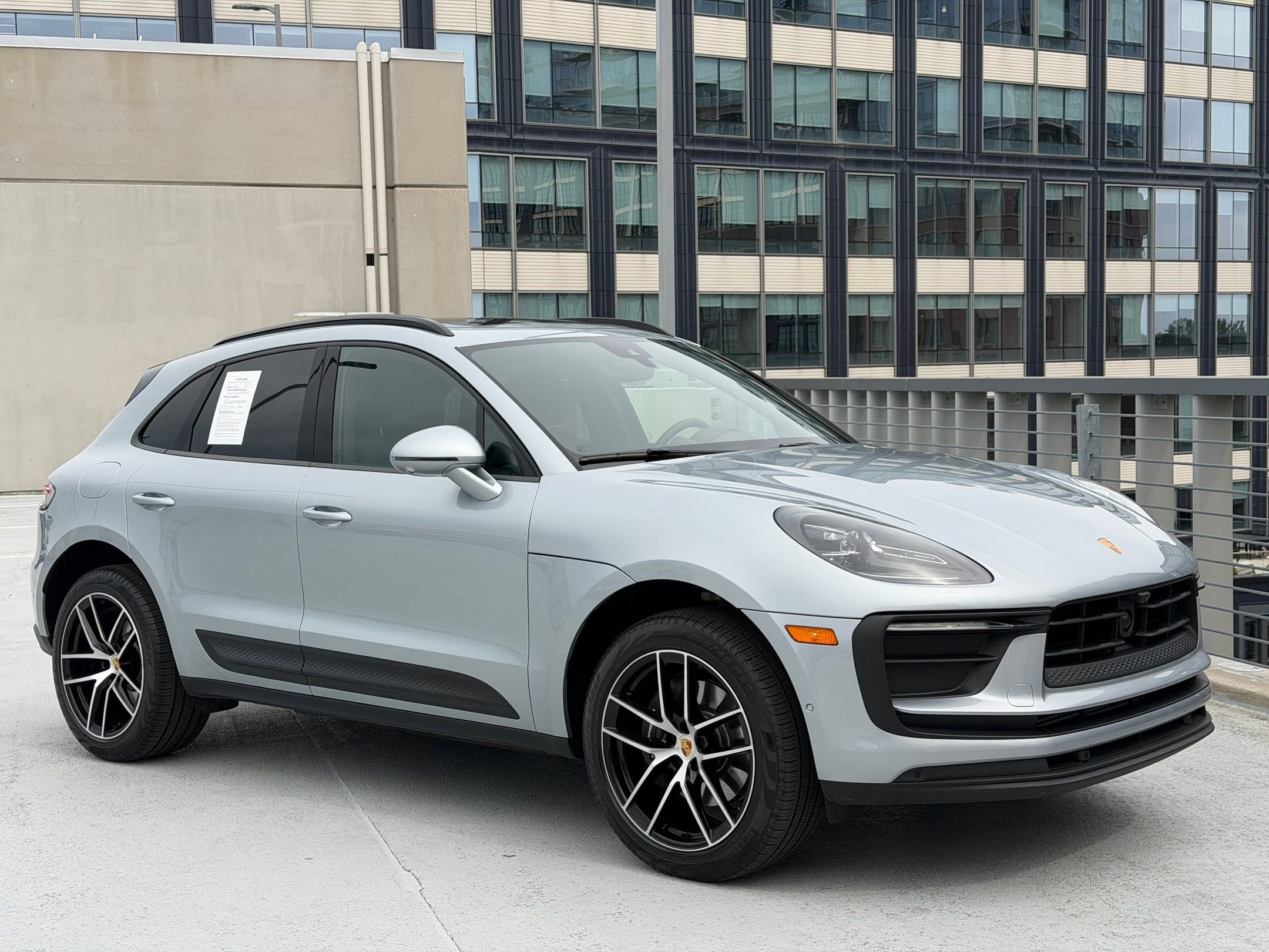2026 Porsche Macan - Photo 9