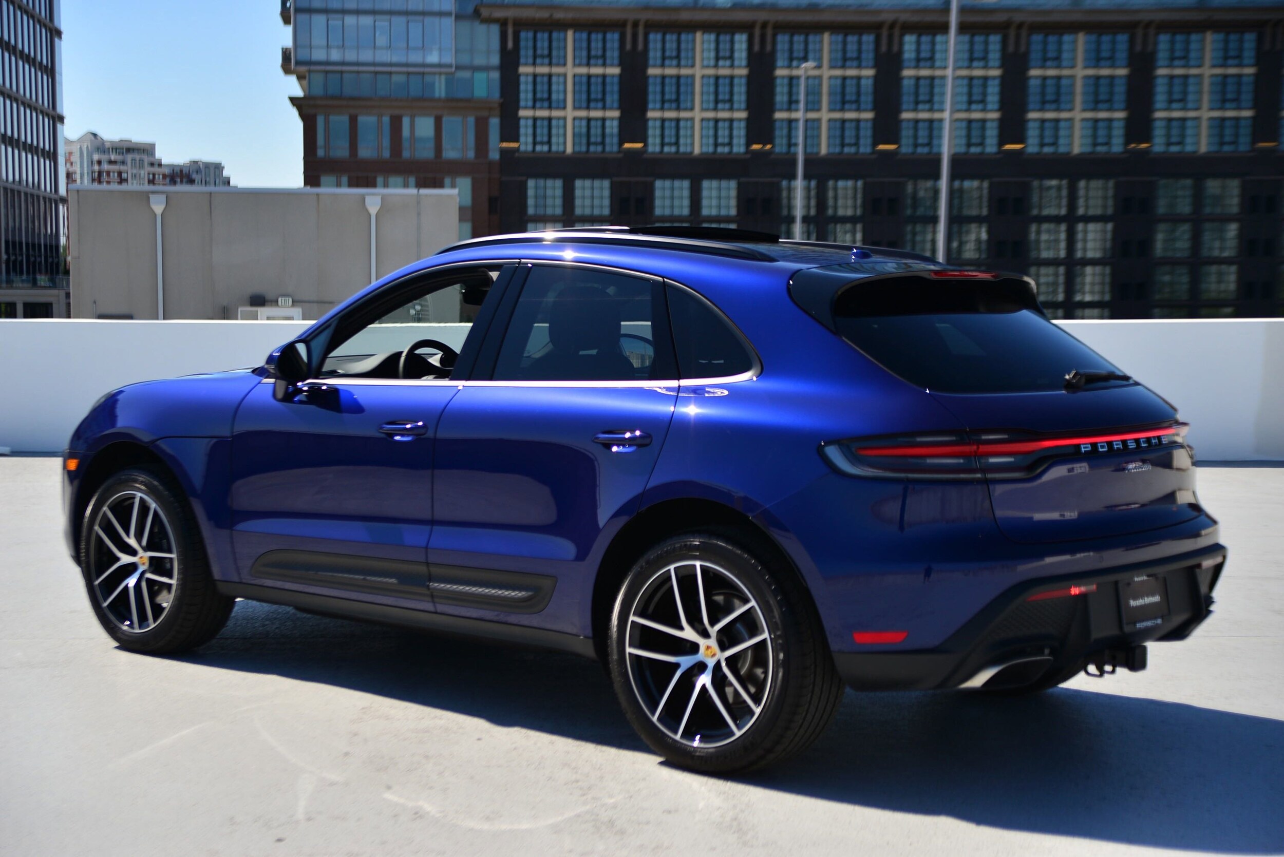 2025 Porsche Macan S photo 3