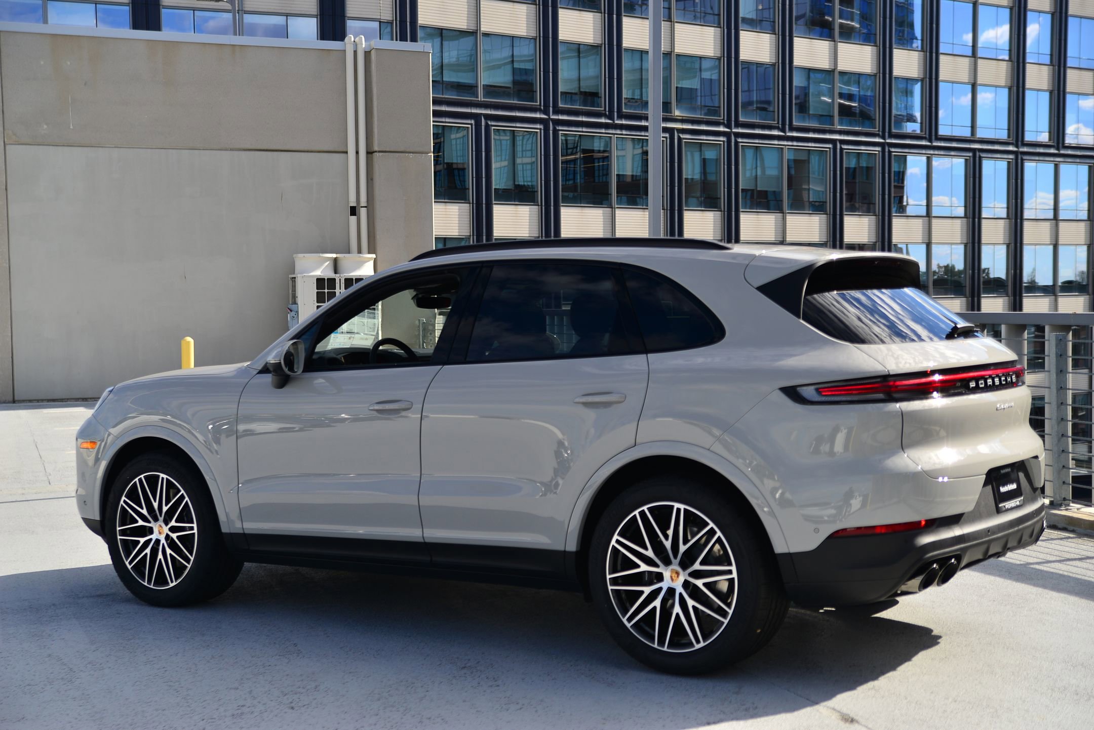 2026 Porsche Cayenne photo 2