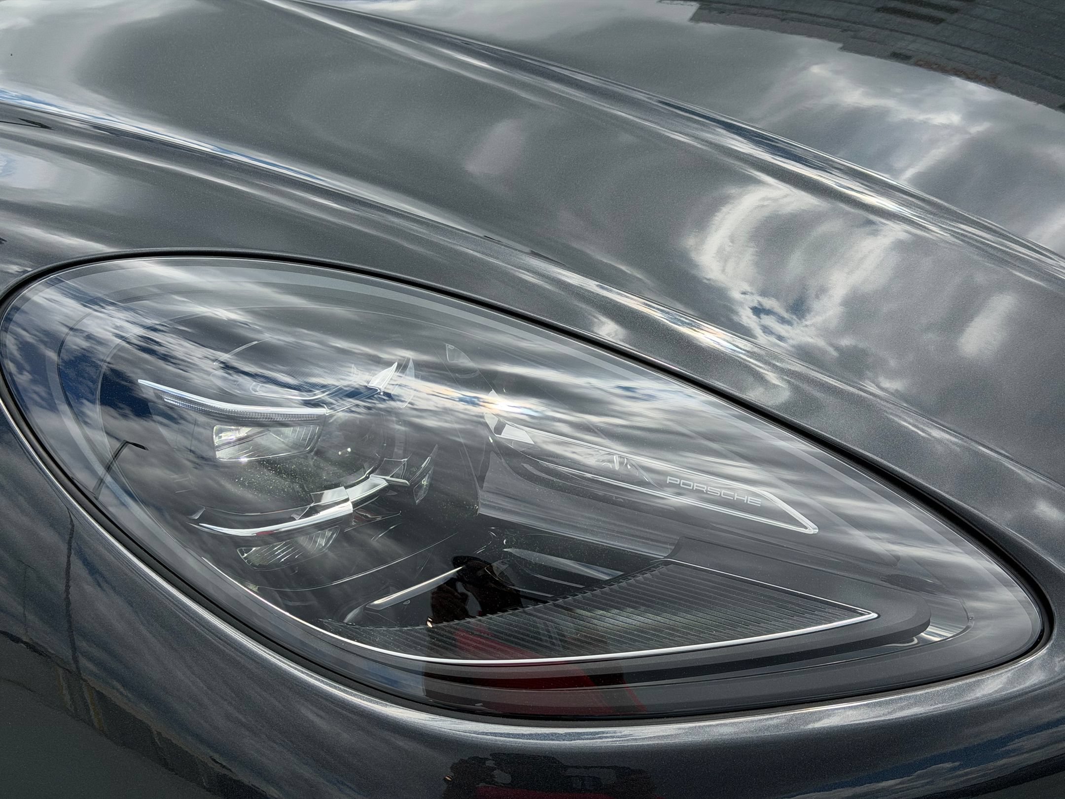 2026 Porsche Macan T - Photo 12
