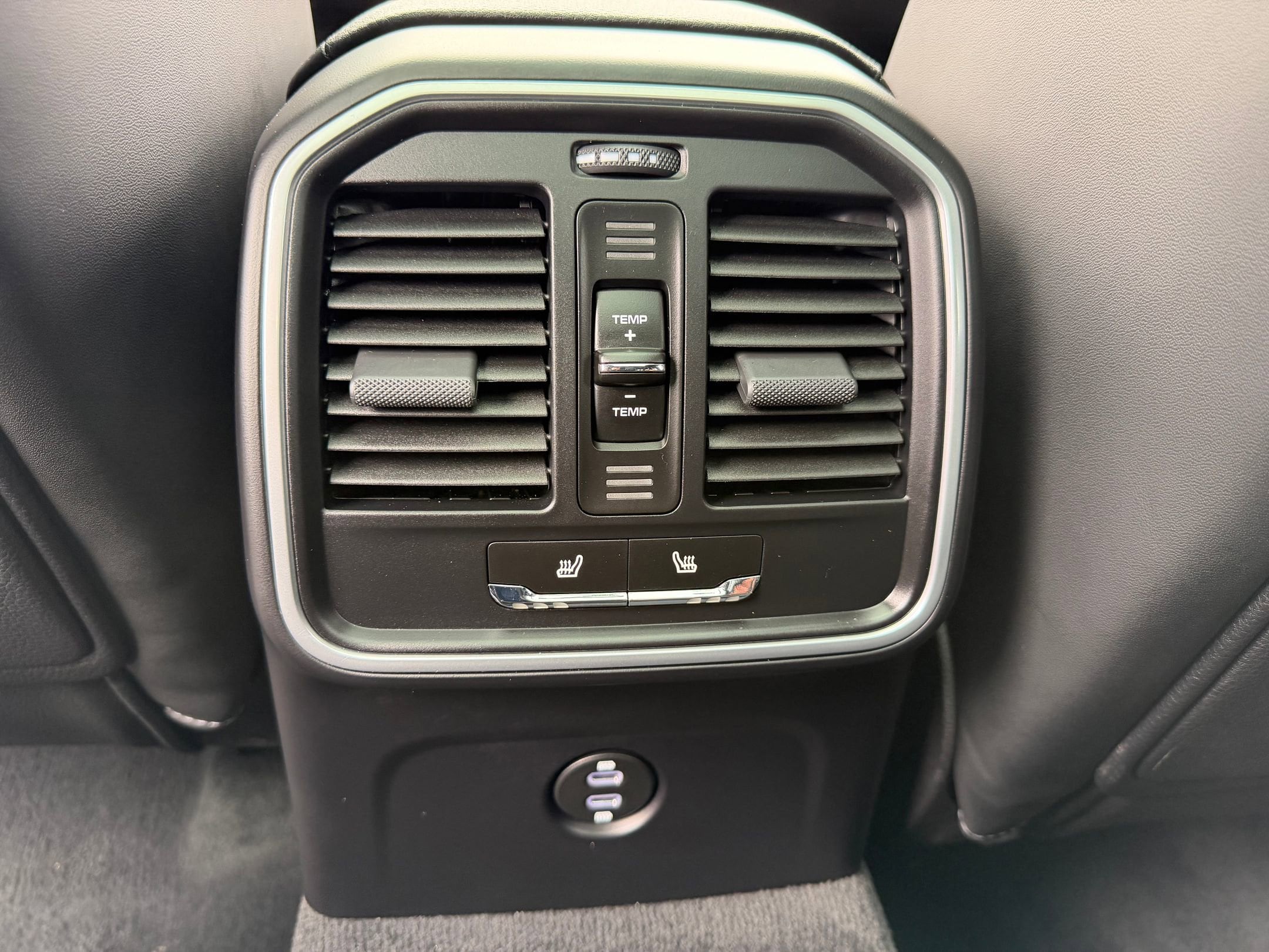 2026 Porsche Macan T - Photo 22