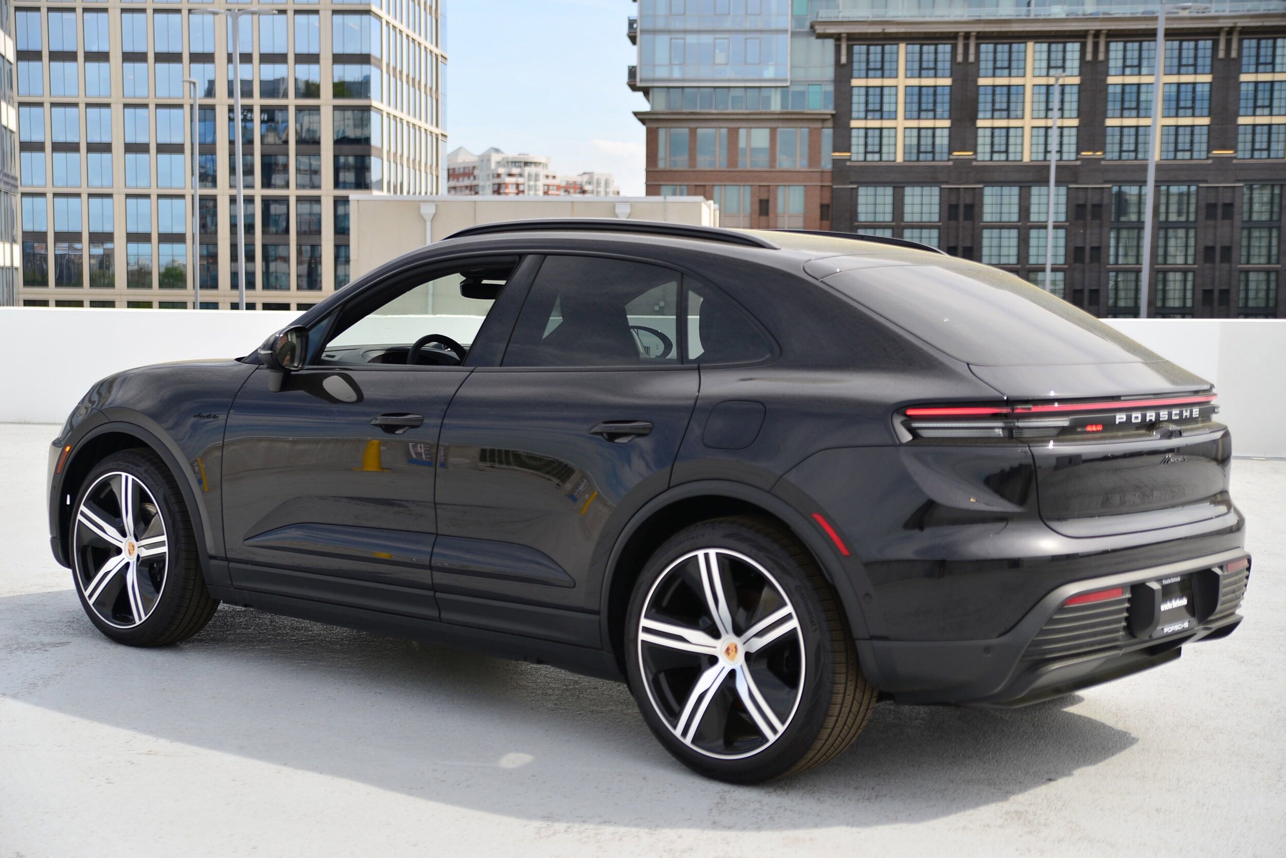 2025 Porsche Macan Electric photo 3