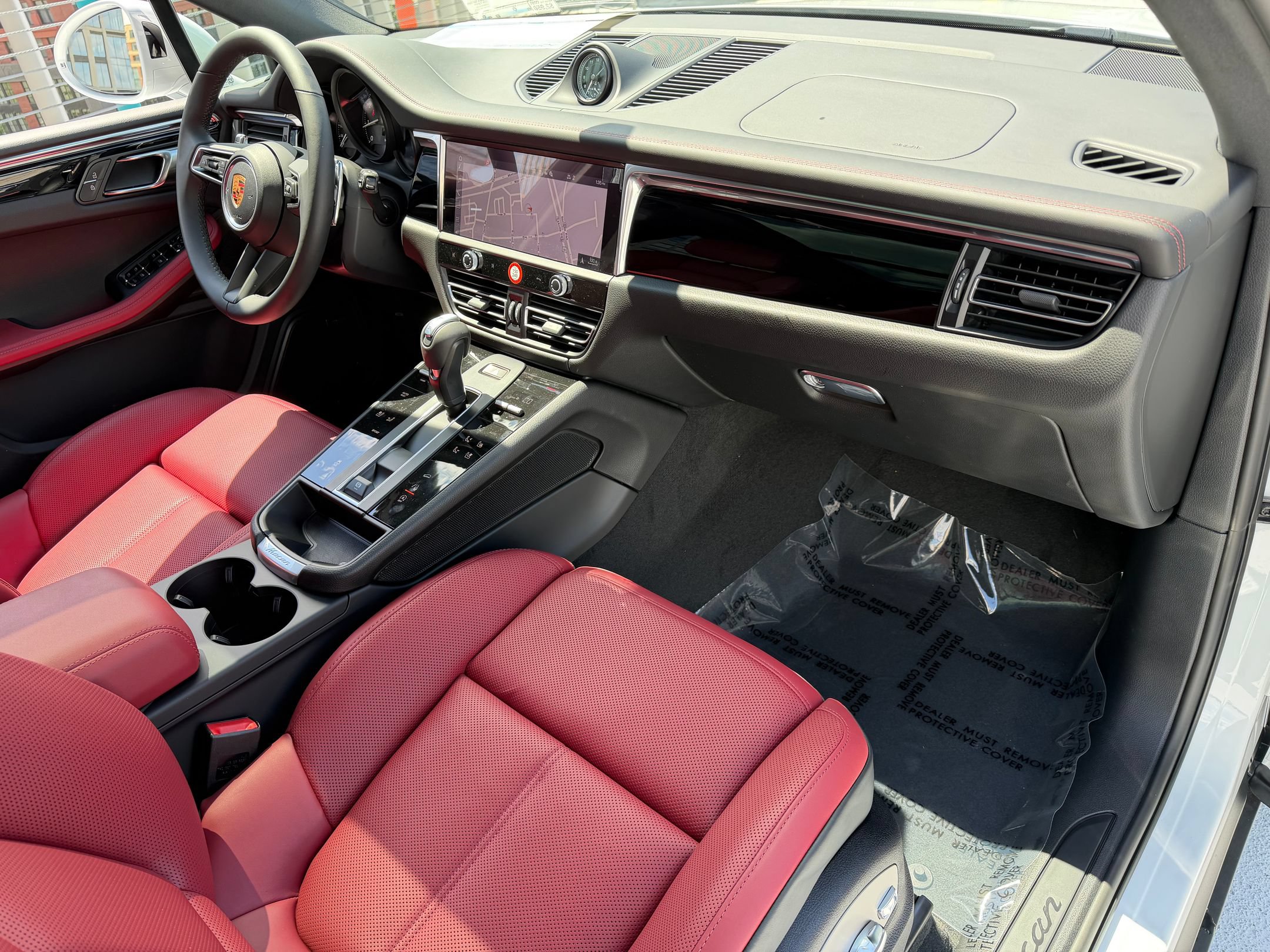 2026 Porsche Macan T - Photo 17