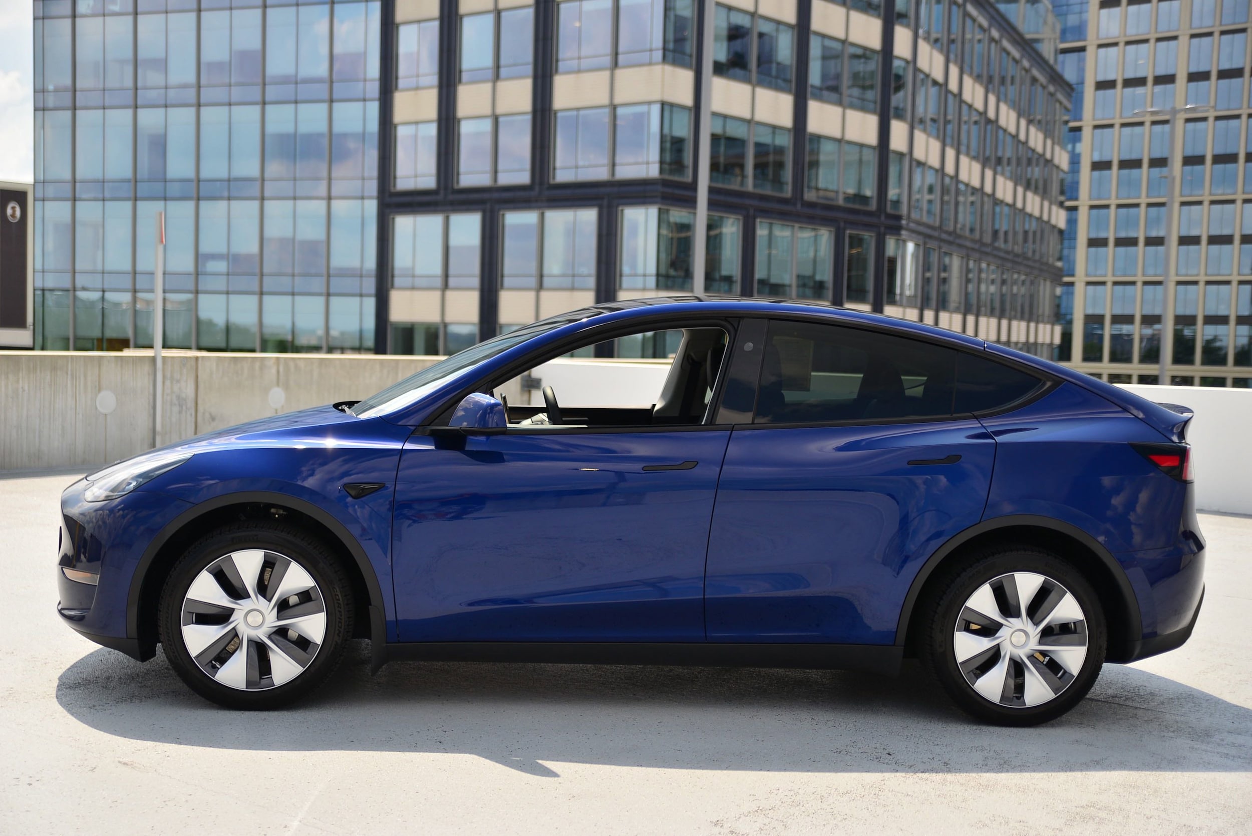 Used 2024 Tesla Model Y Long Range with VIN 7SAYGDEE3RA278402 for sale in North Bethesda, MD