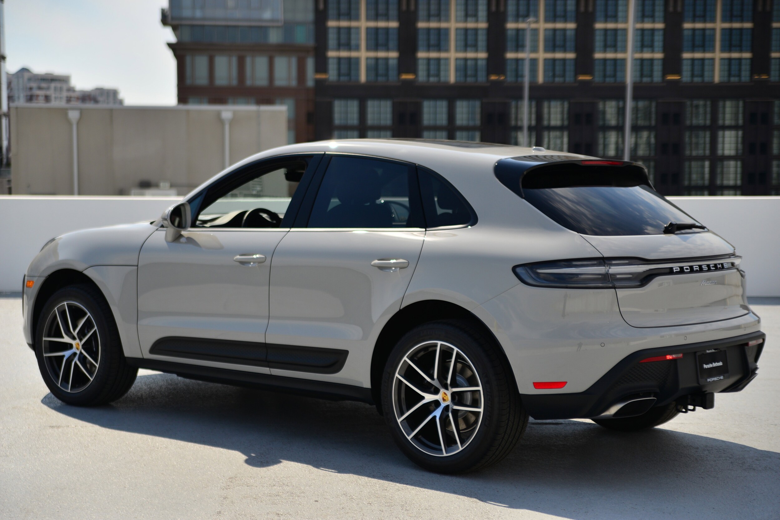2025 Porsche Macan S photo 3