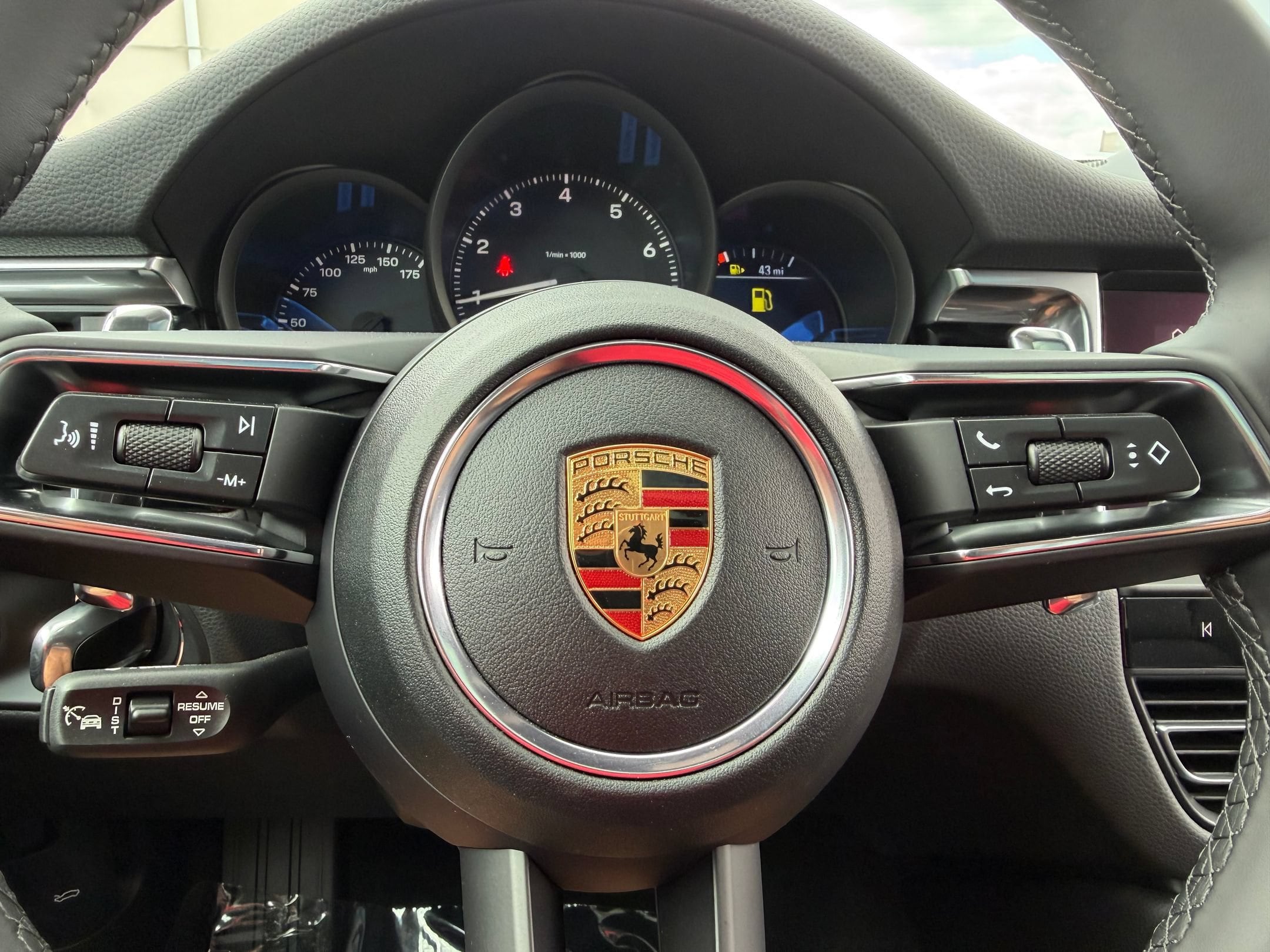 2026 Porsche Macan T - Photo 30