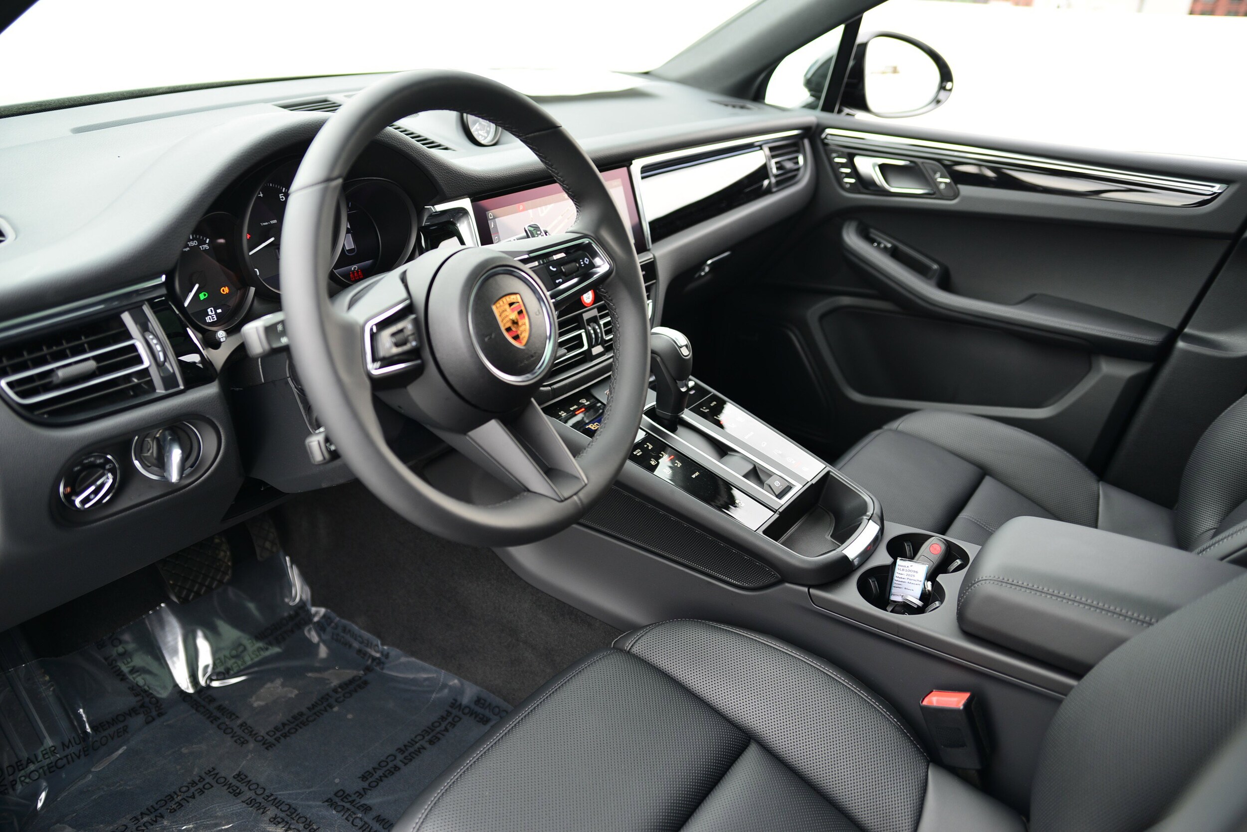 2025 Porsche Macan S photo 4