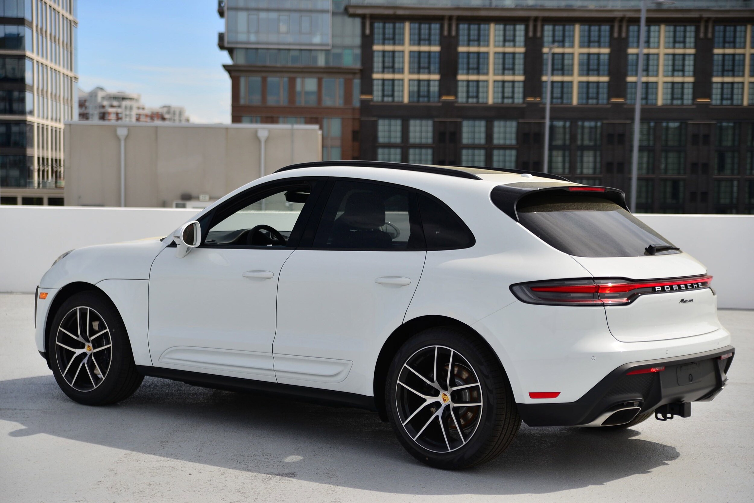 2025 Porsche Macan photo 3