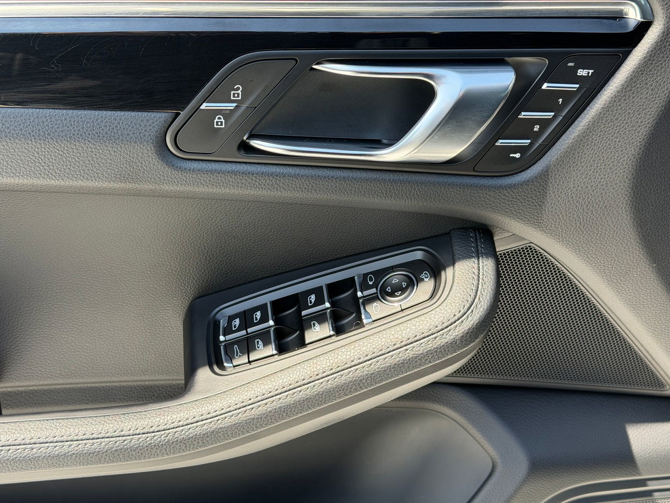2026 Porsche Macan - Photo 27