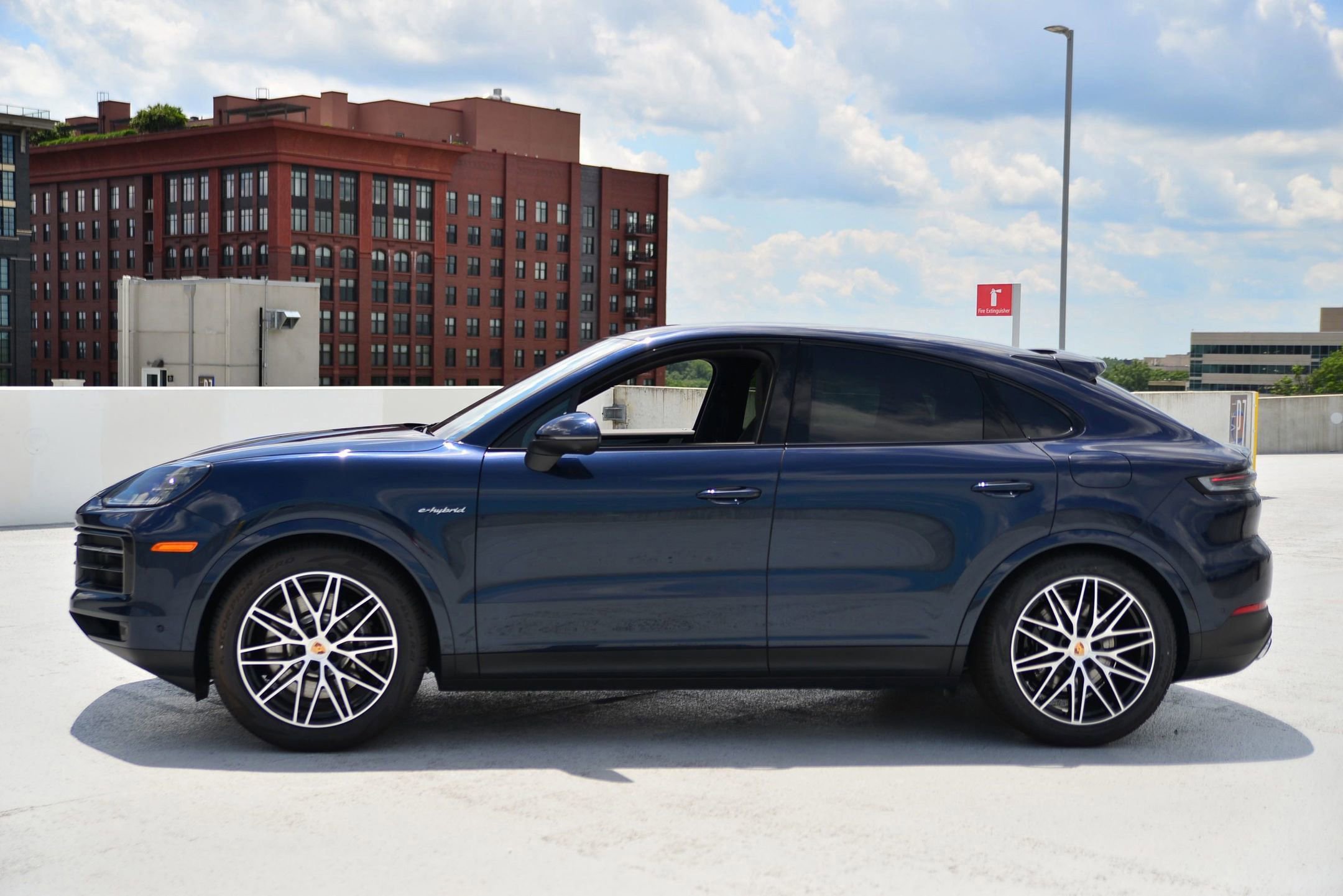 2025 Porsche Cayenne E-Hybrid Coupe S photo 2
