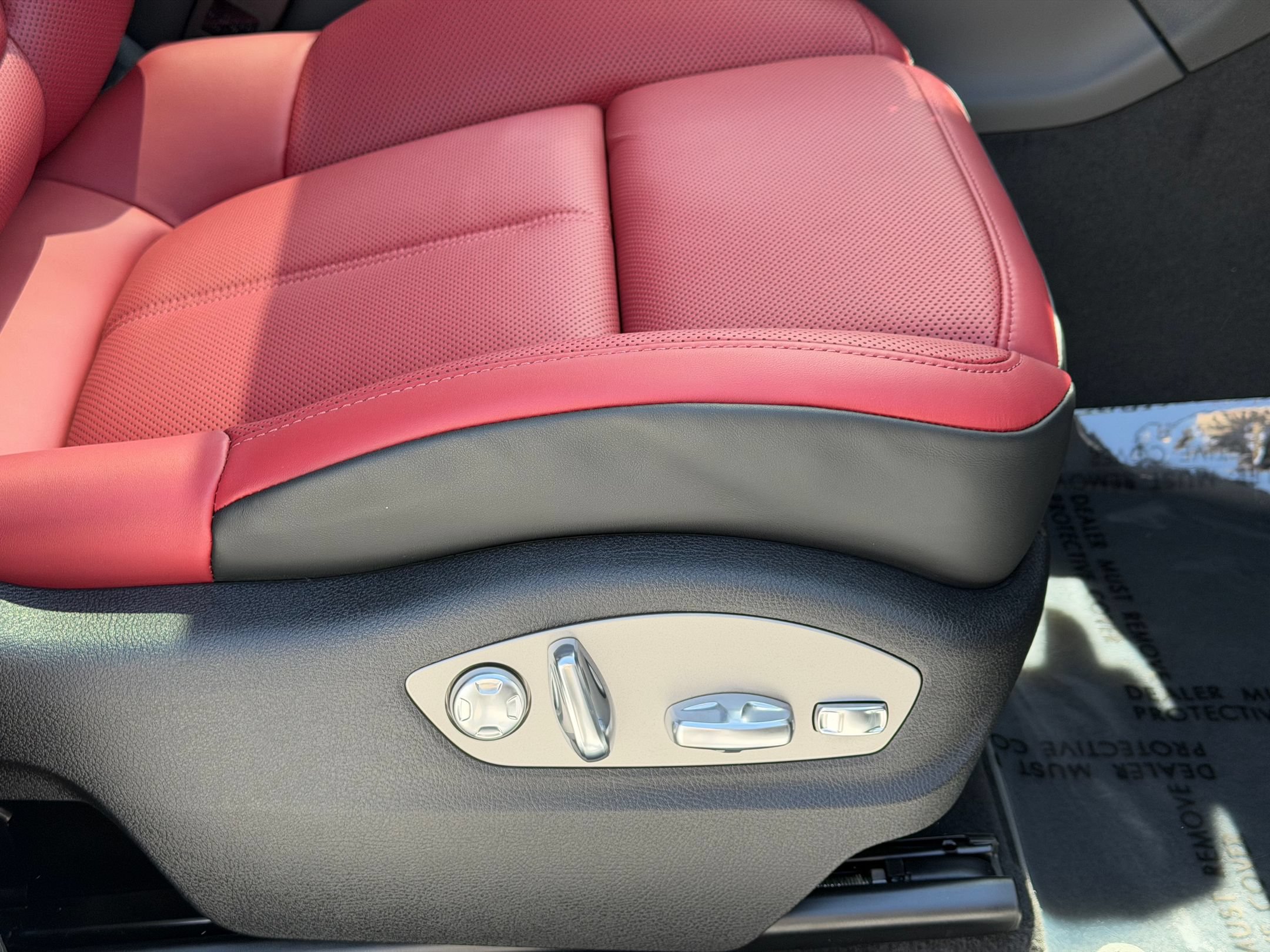 2026 Porsche Macan T - Photo 16