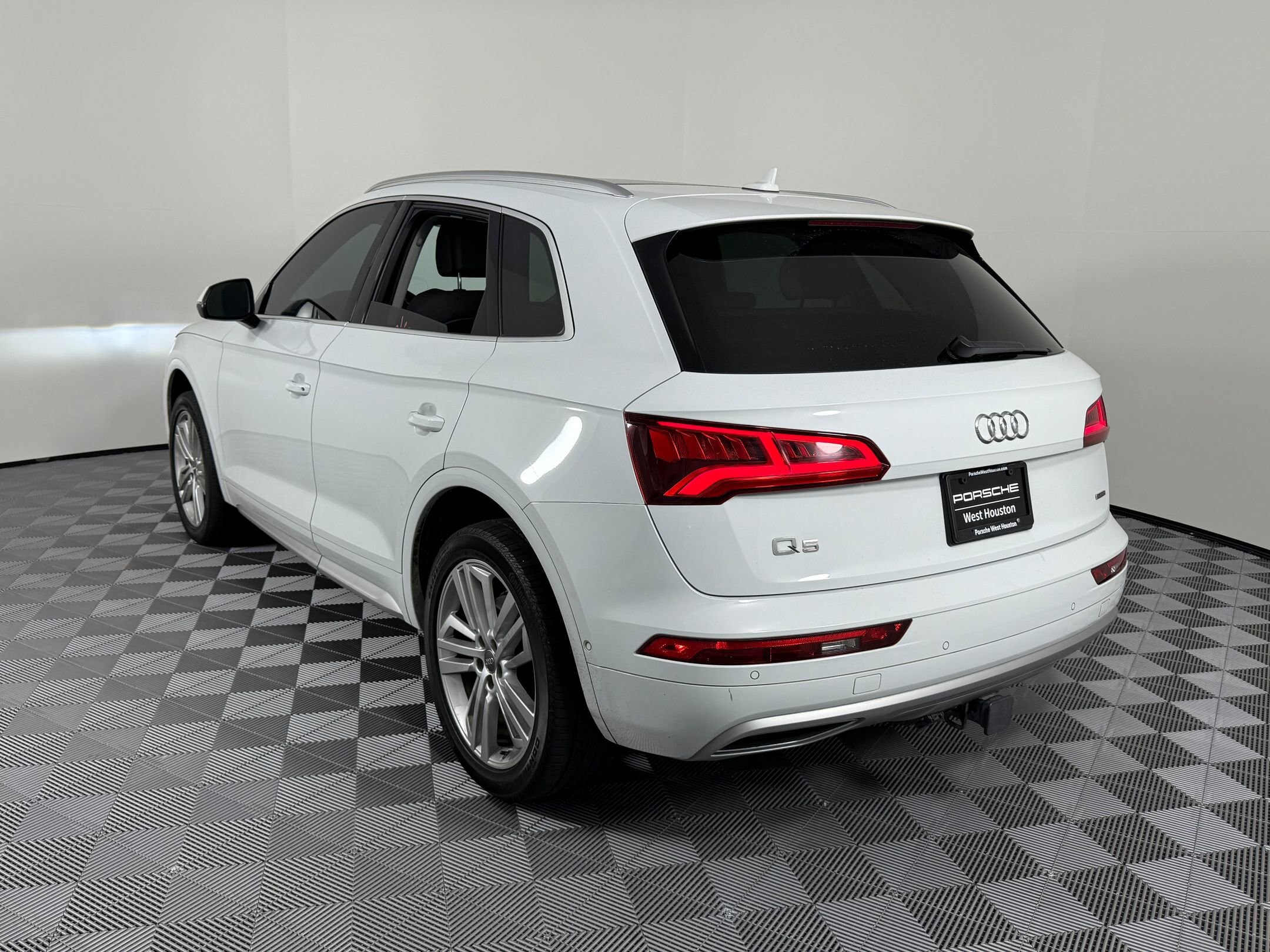2019 Audi Q5 Premium Prestige photo 2