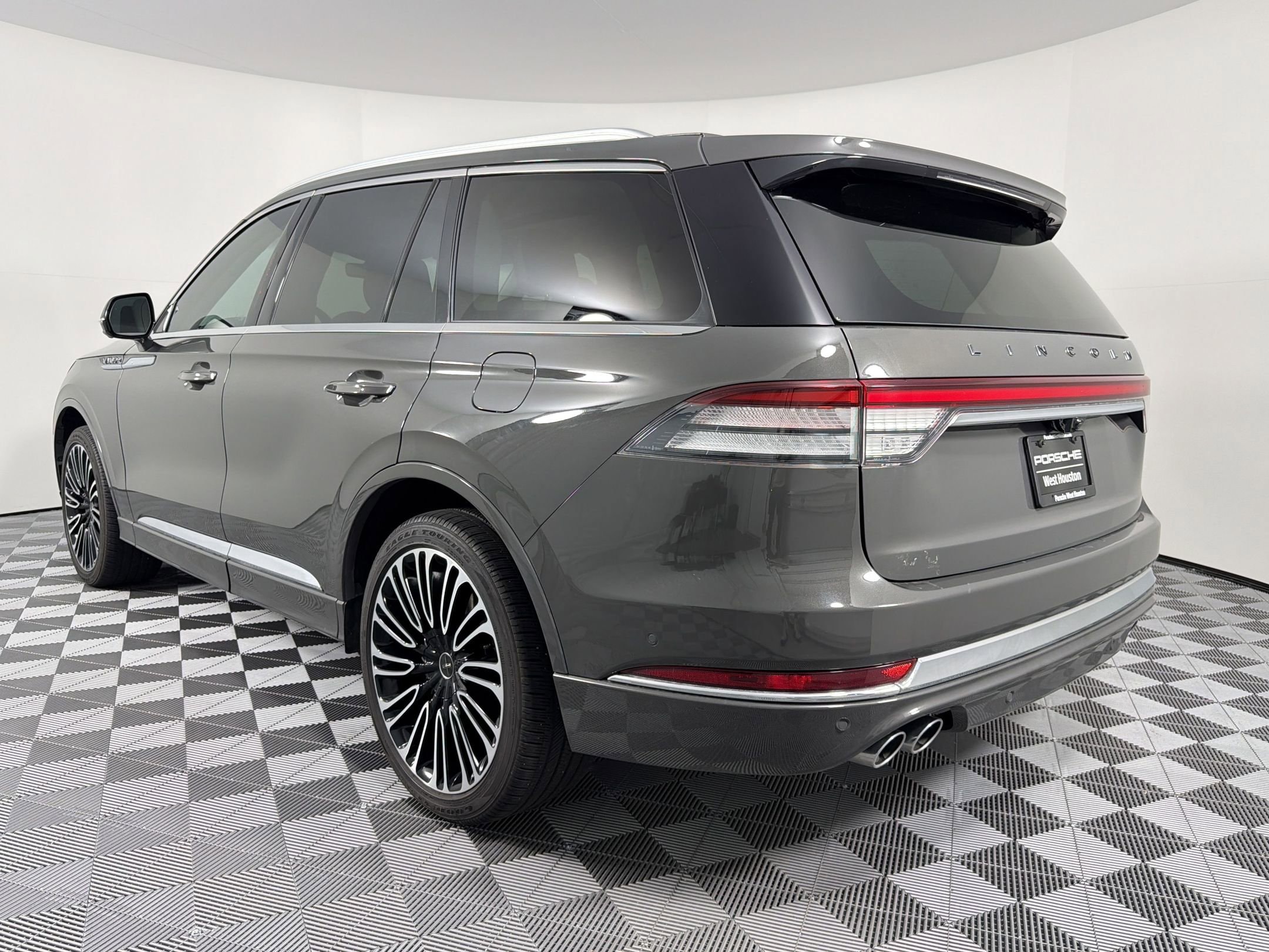 Aviator Black Label SUV