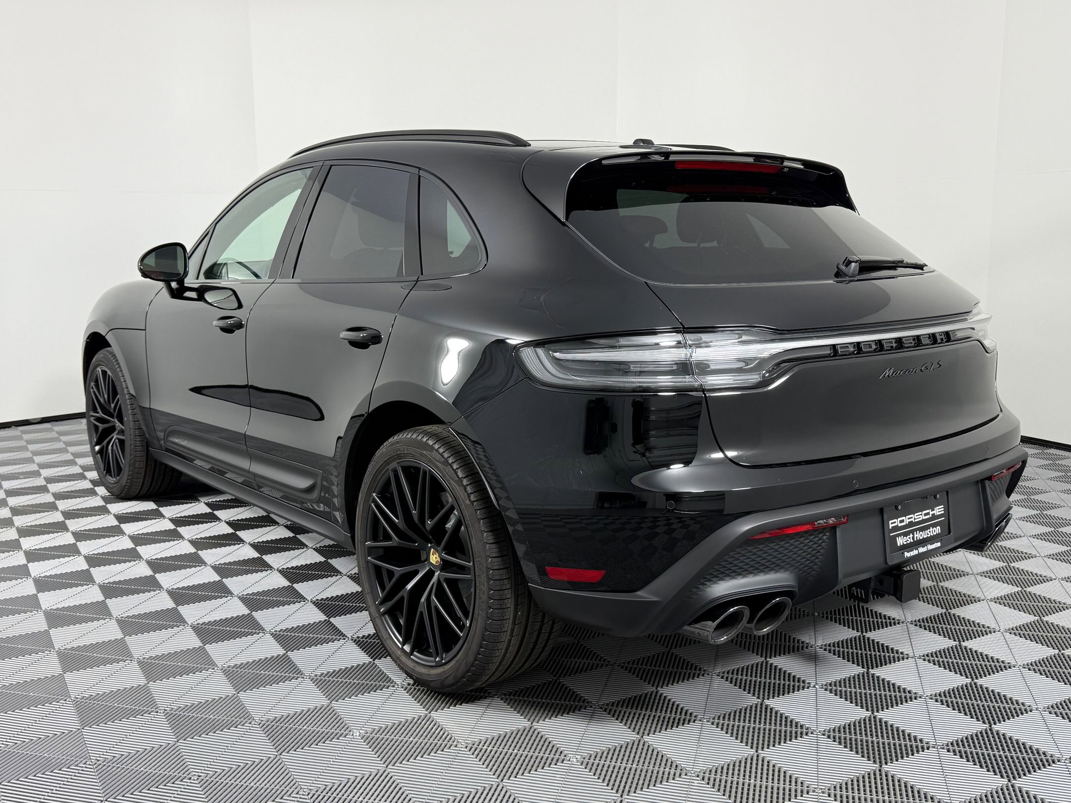 2026 Porsche Macan GTS photo 3