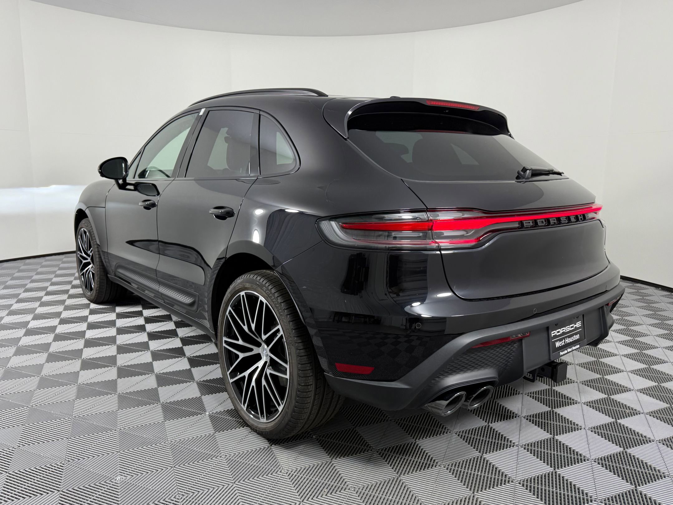 2026 Porsche Macan S photo 3