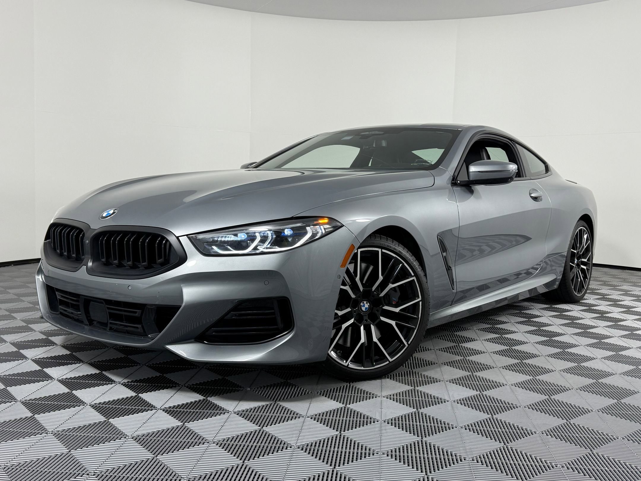 2023 BMW 8 Series 840's photo