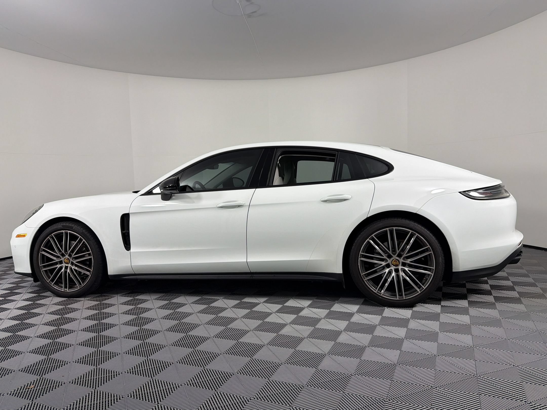 Panamera Platinum Edition Hatchback