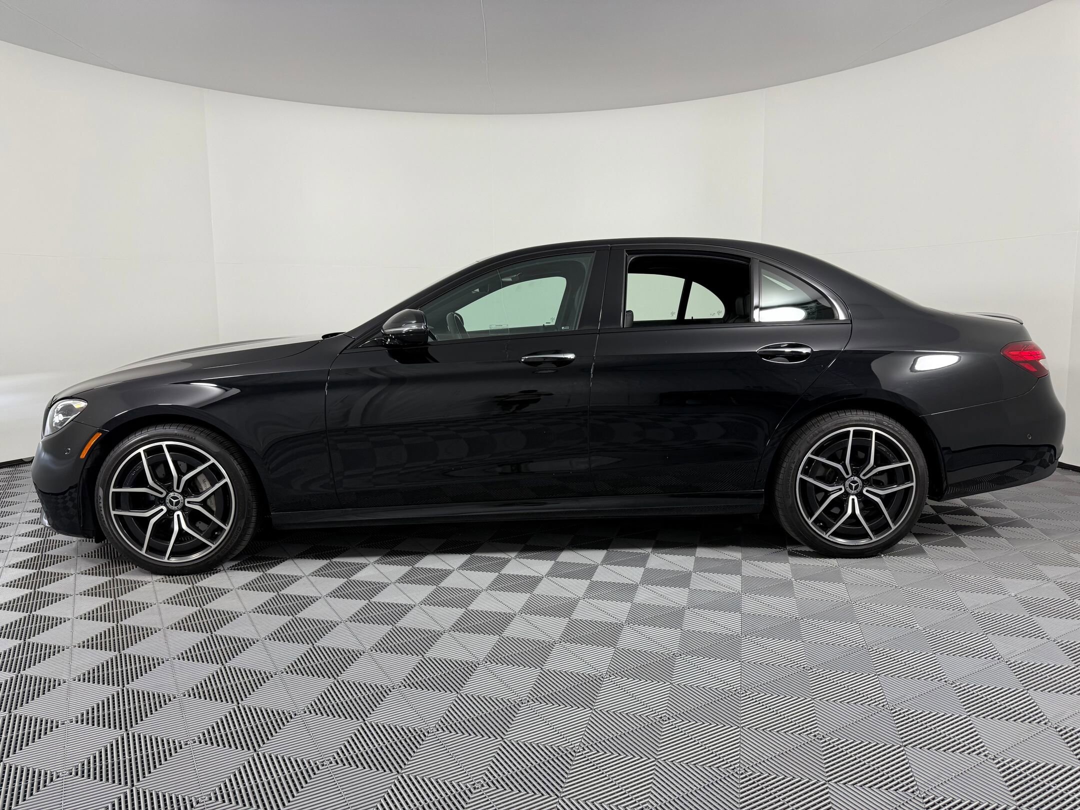 2023 Mercedes Benz E 350 photo 2