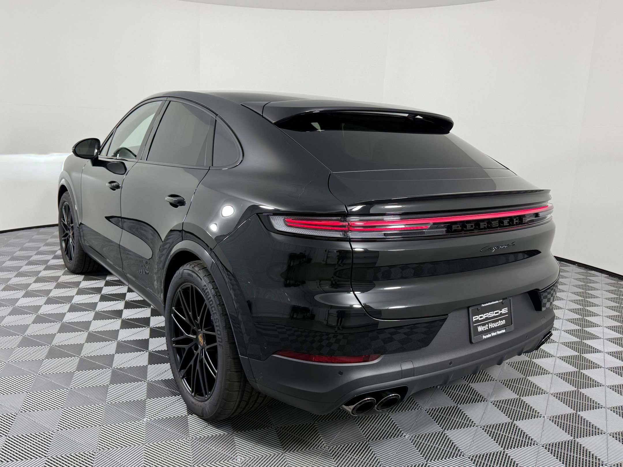 2026 Porsche Cayenne Coupe S photo 3
