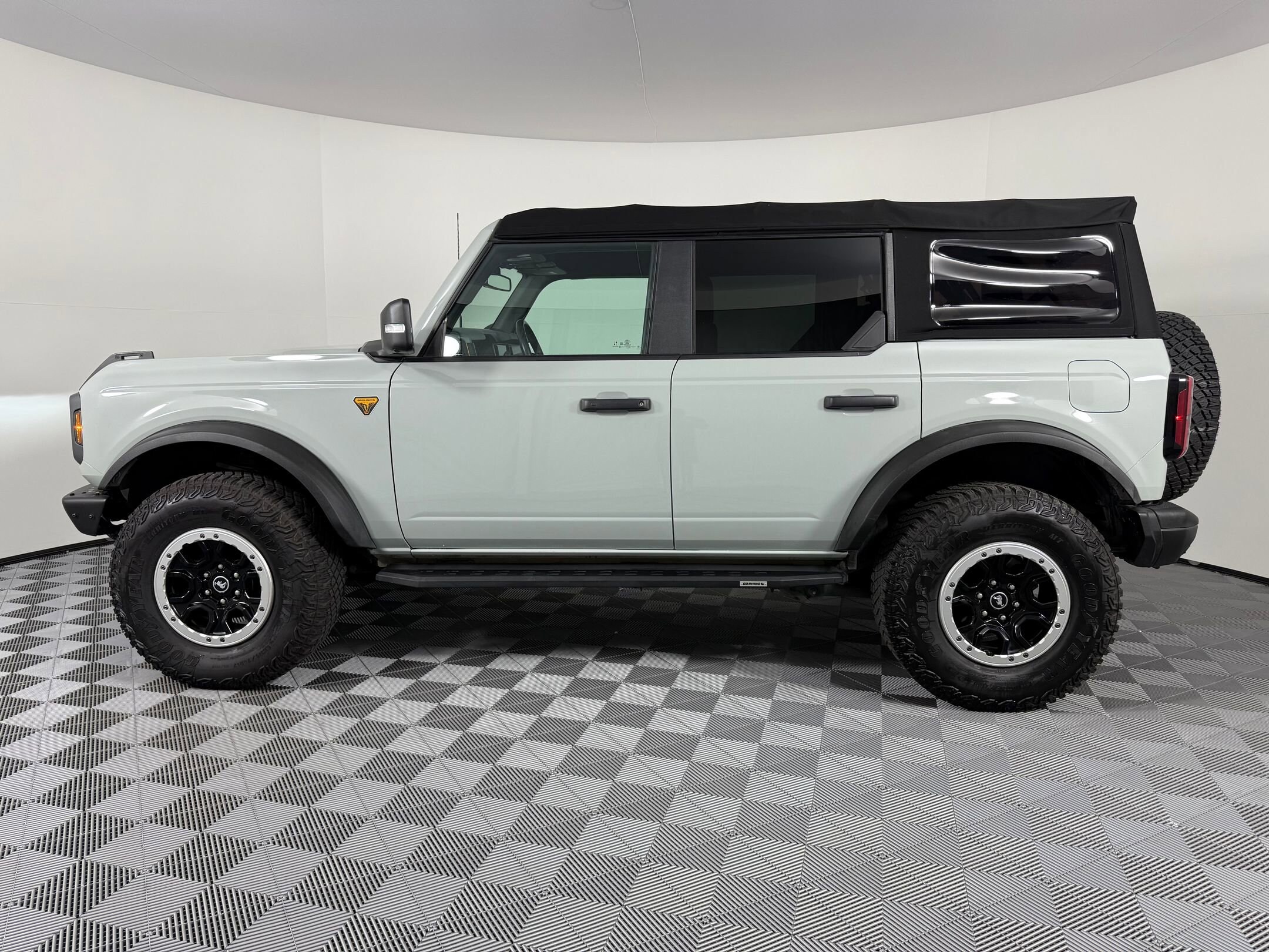 2021 Ford Bronco Badlands photo 2