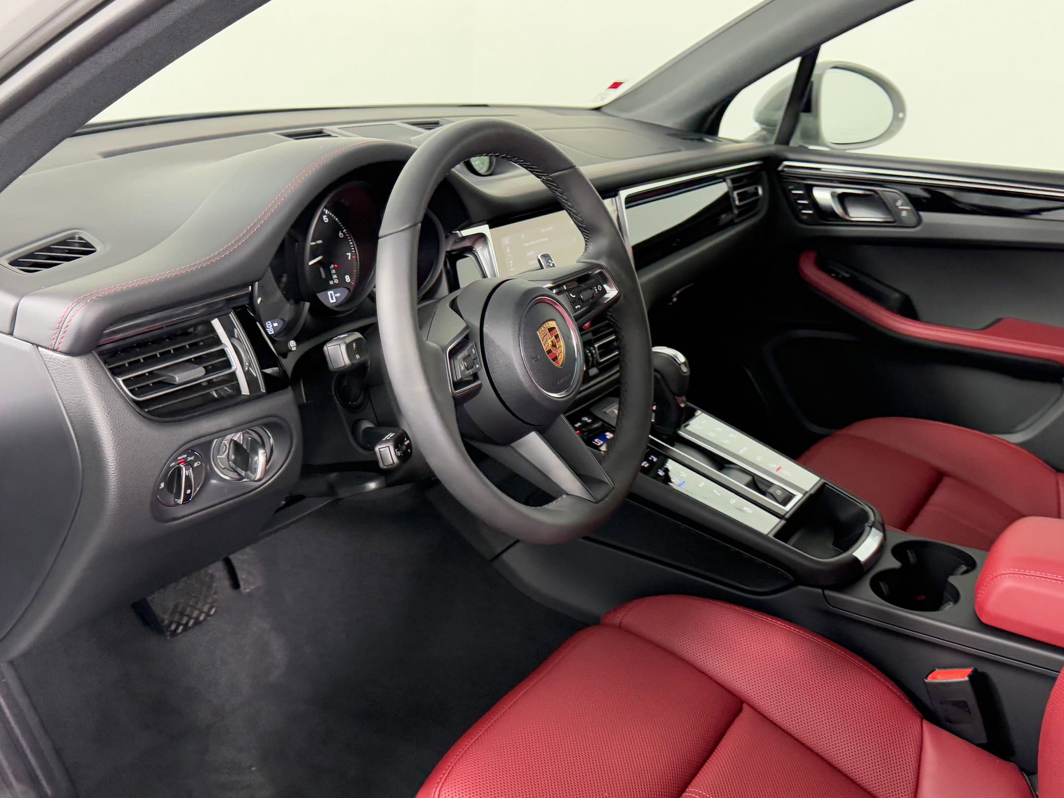 2026 Porsche Macan T photo 4
