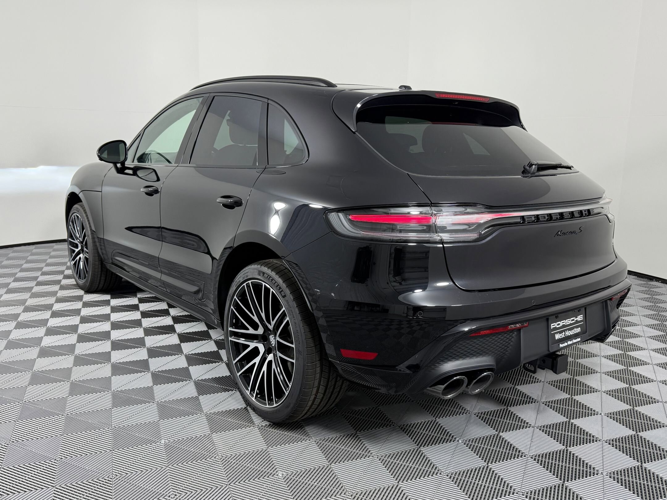 2026 Porsche Macan S photo 3