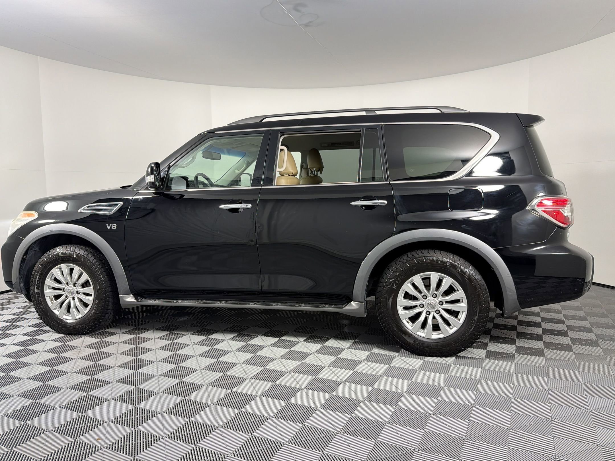 Armada SV SUV
