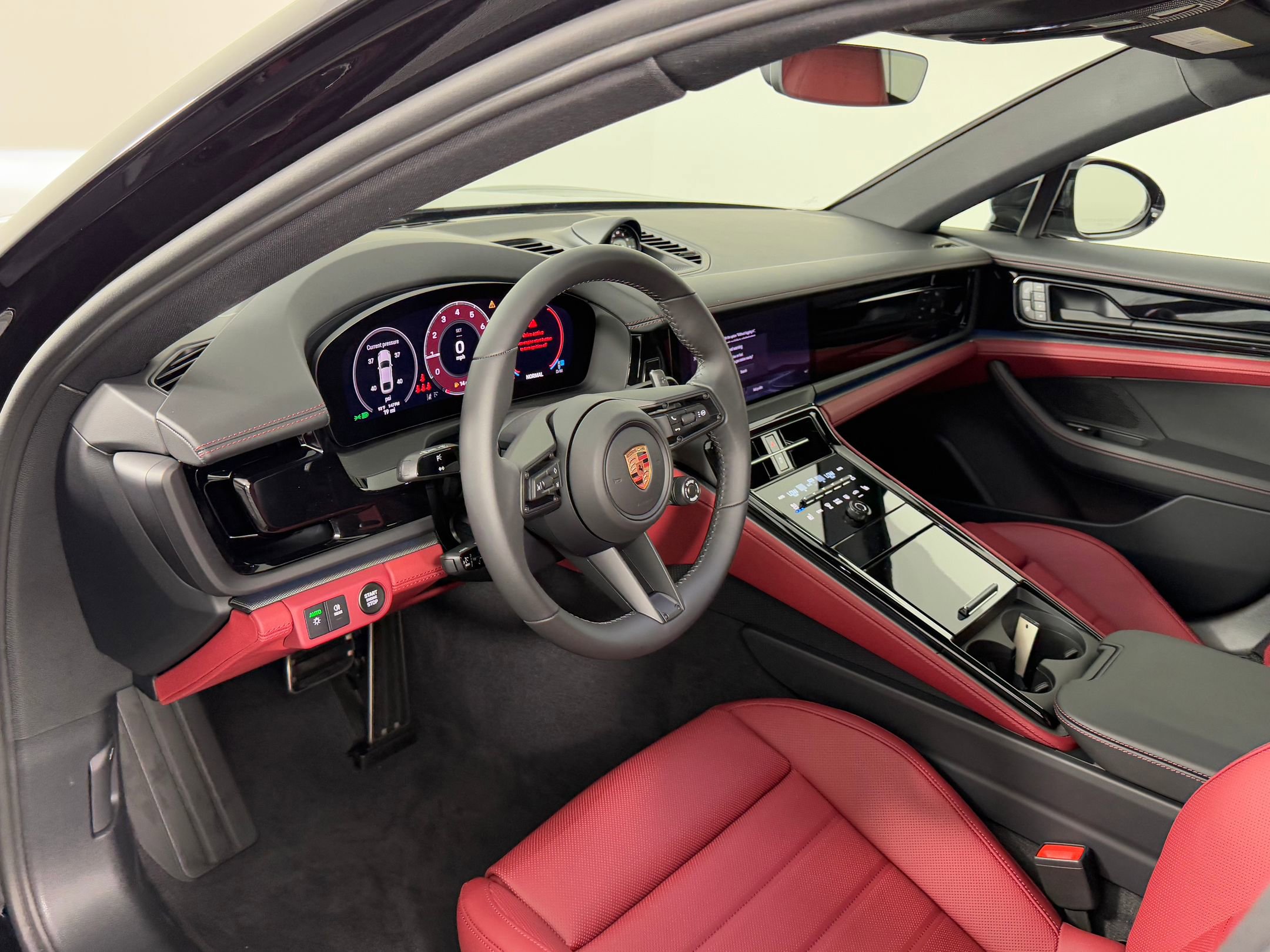 2026 Porsche Panamera 4 photo 4