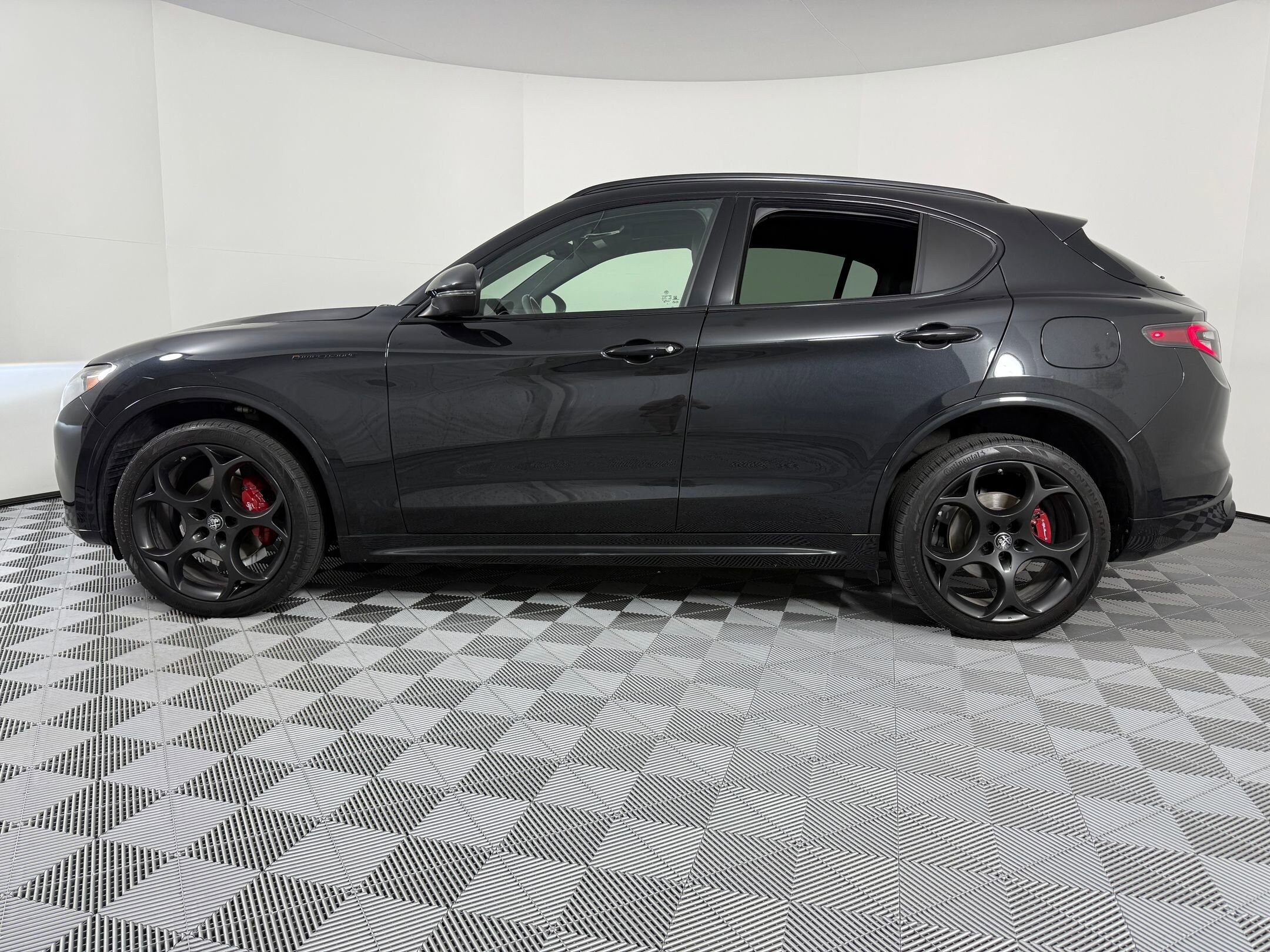 2024 Alfa Romeo Stelvio Tributo Italiano photo 2