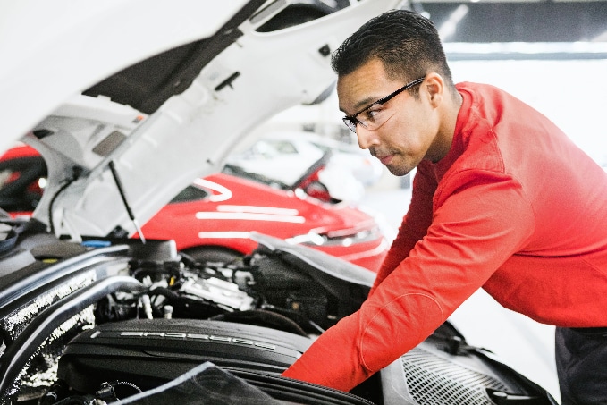Porsche-Service-02 (1)-679x453.jpg