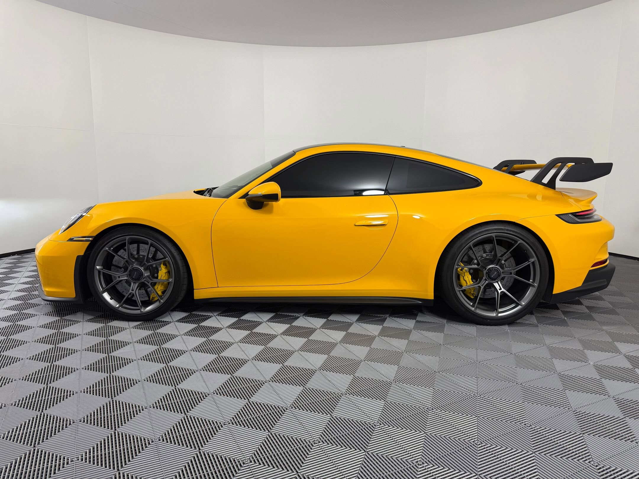 2022 Porsche 911 GT3 Touring photo 2