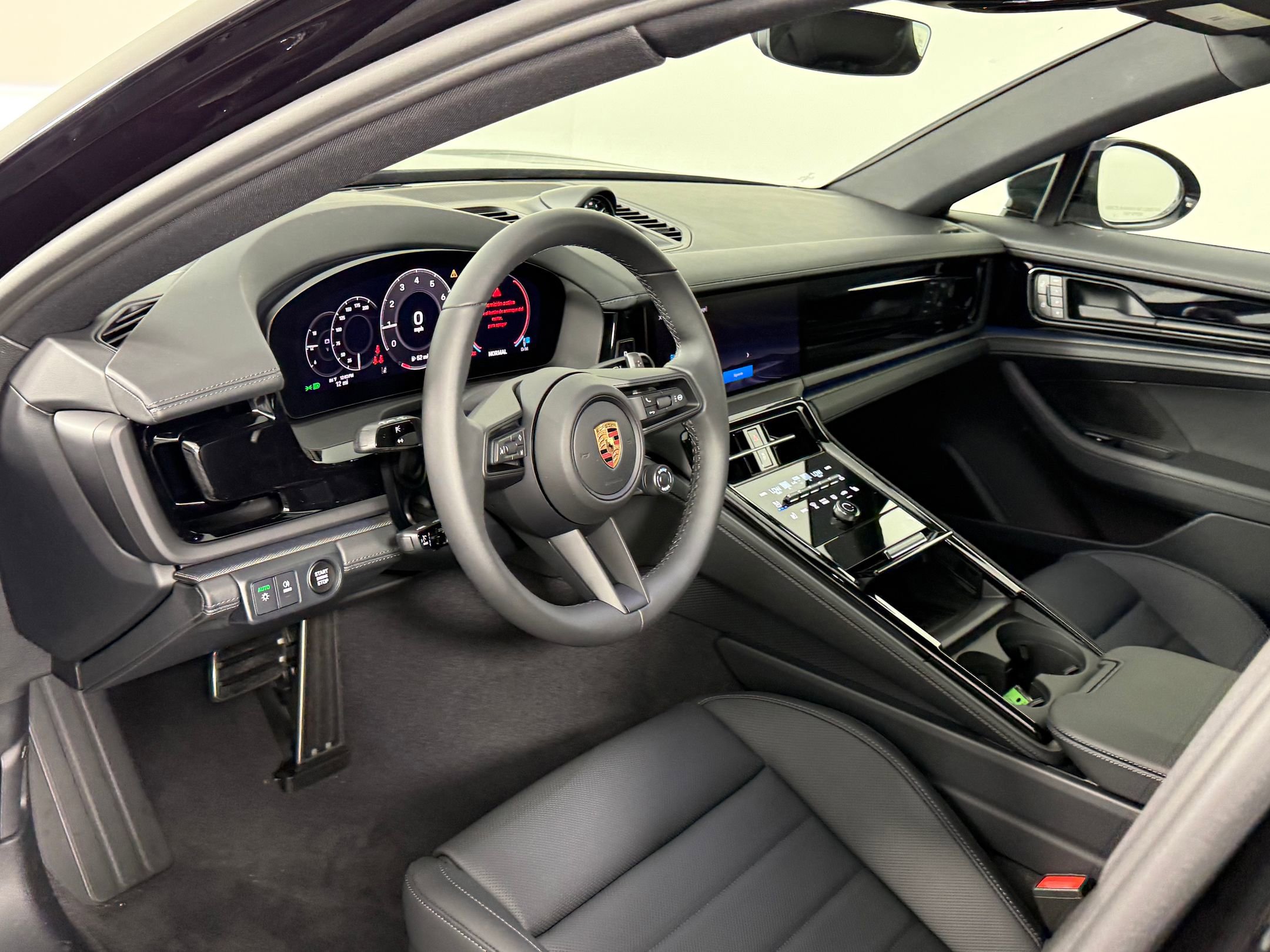 2026 Porsche Panamera 4 photo 4