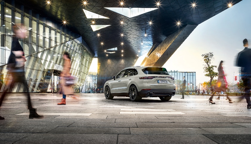 2022-Porsche-Cayenne-Base-SUV-L10-840x483.jpg