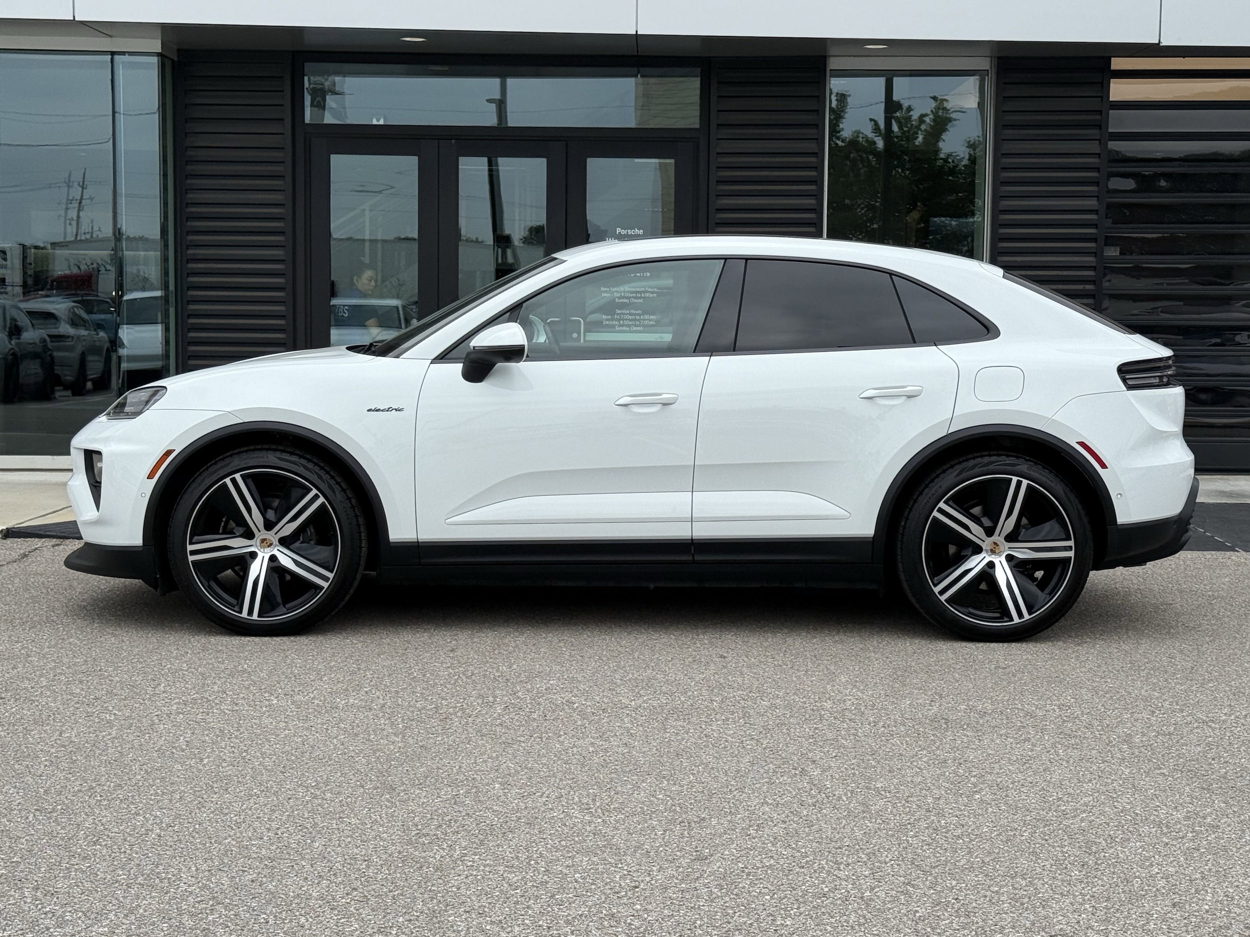 Certified 2024 Porsche Macan Base with VIN WP1AA2XA5RL001745 for sale in Houston, TX