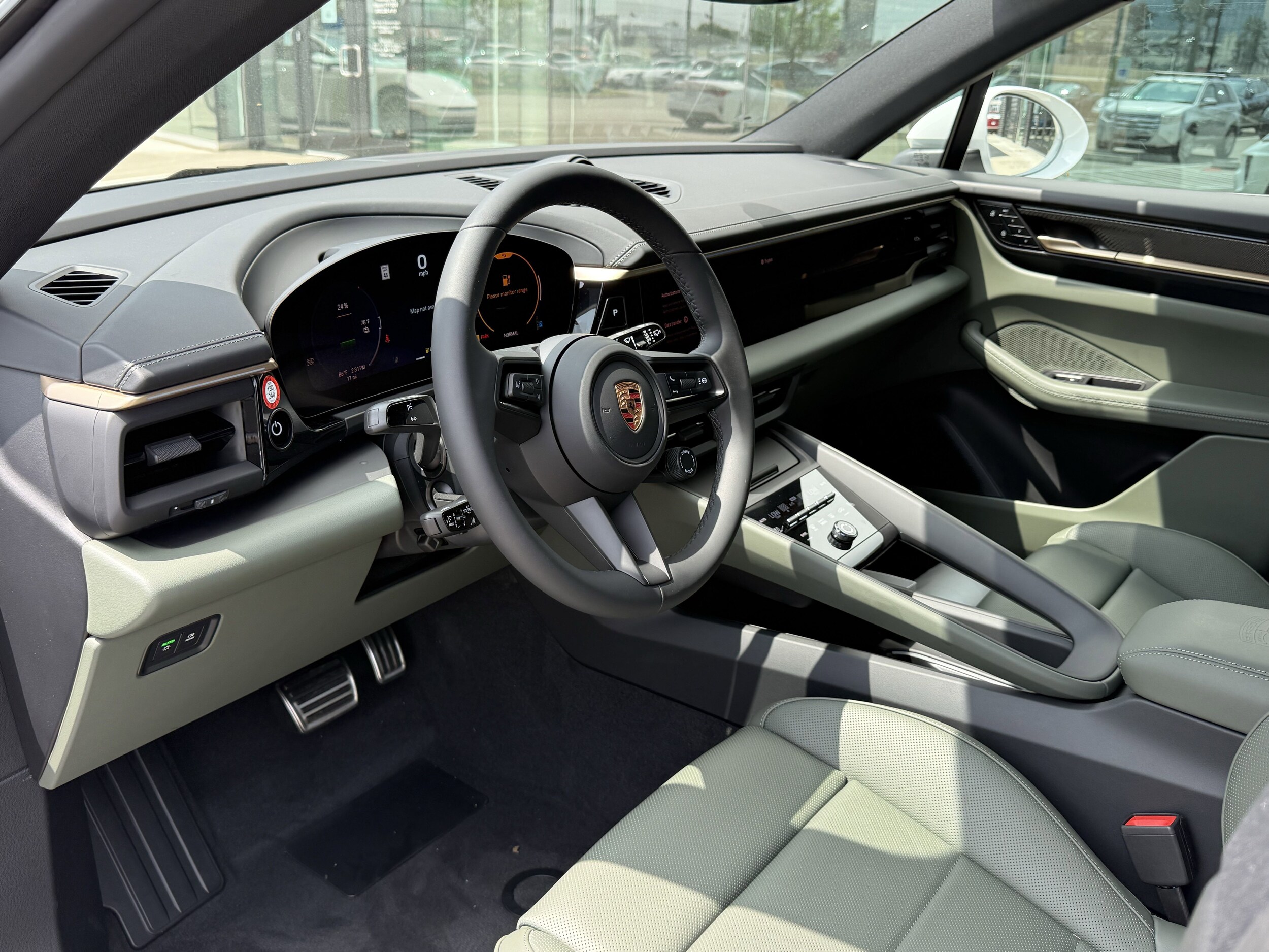 2025 Porsche Macan Electric photo 4