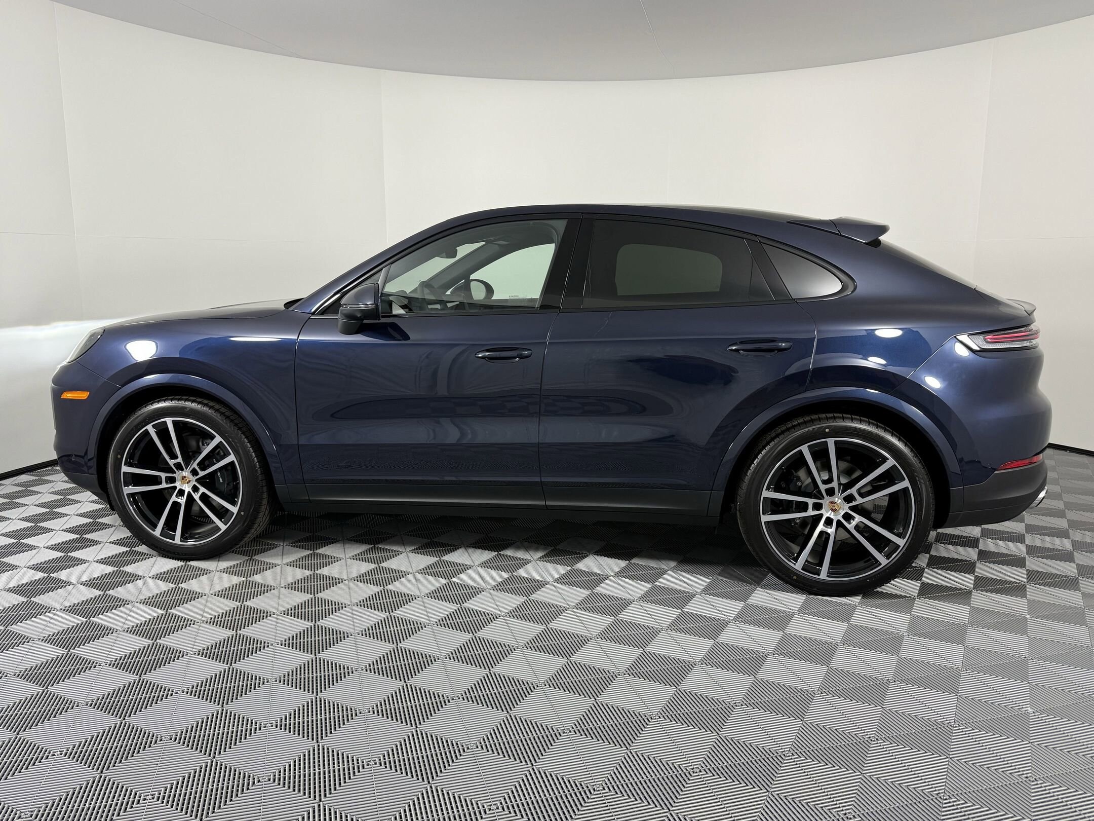 2026 Porsche Cayenne Coupe photo 2