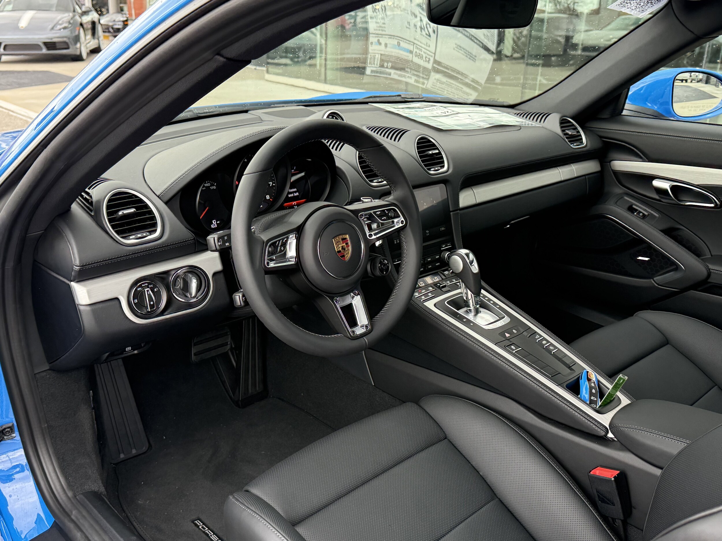 2025 Porsche Cayman Base photo 4