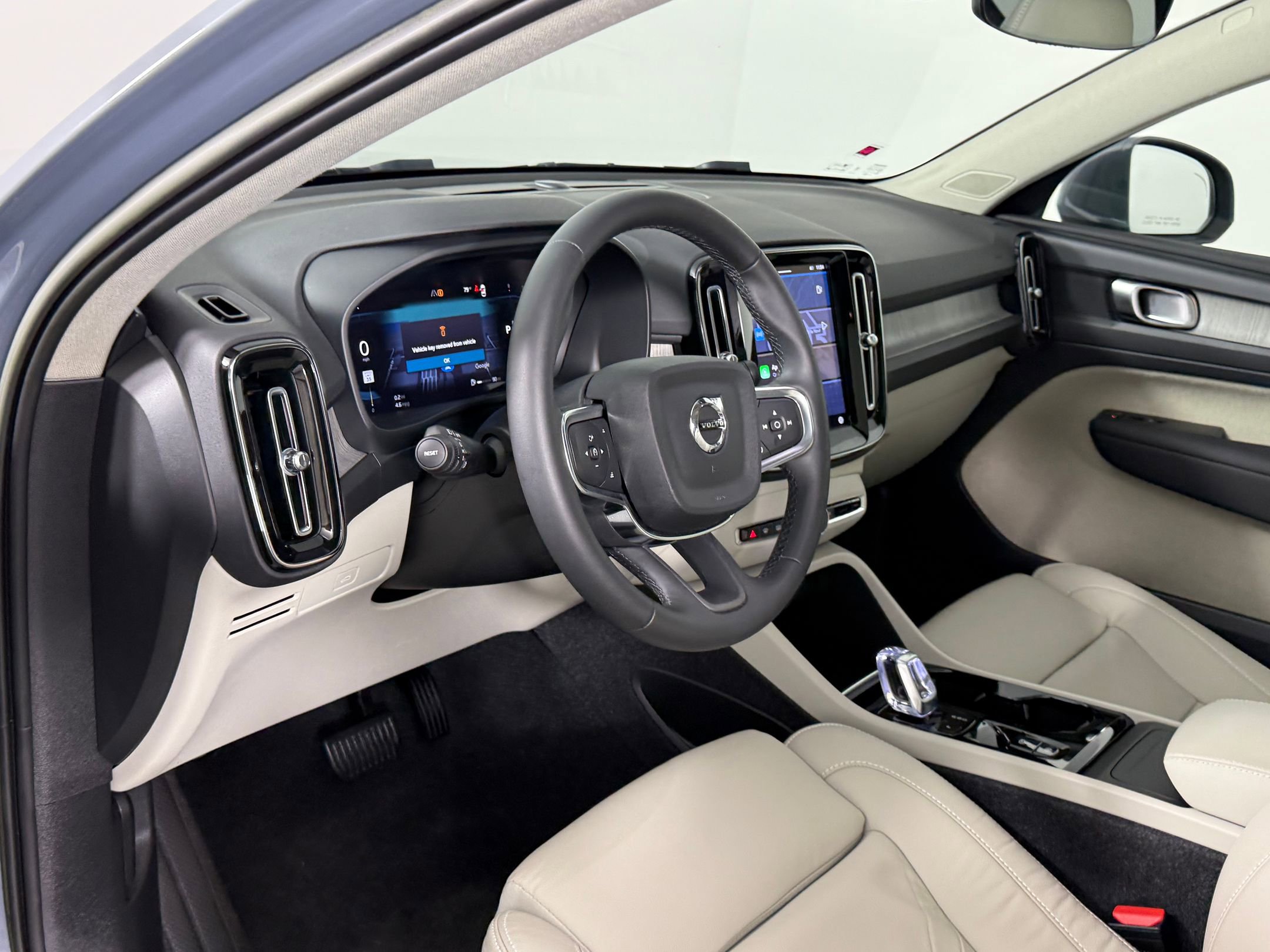 2023 Volvo XC40 AWD Plus photo 4