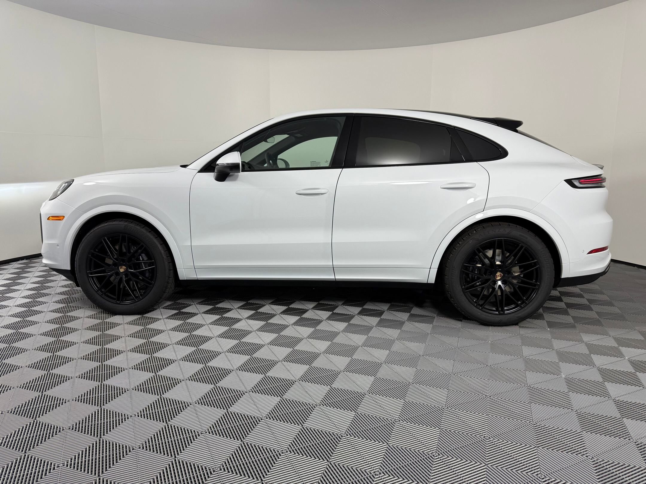 2026 Porsche Cayenne Coupe photo 2